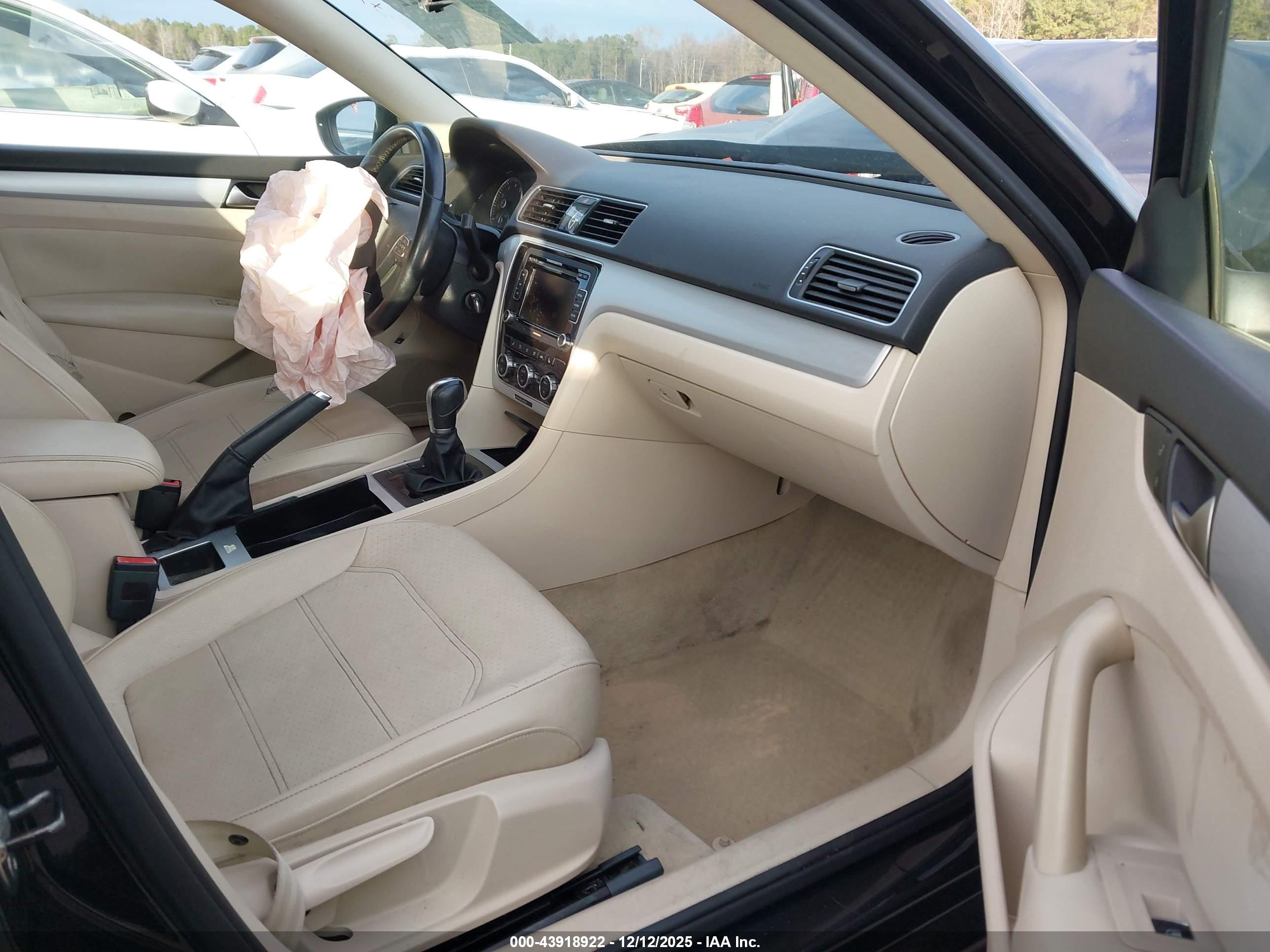 VOLKSWAGEN PASSAT image 5