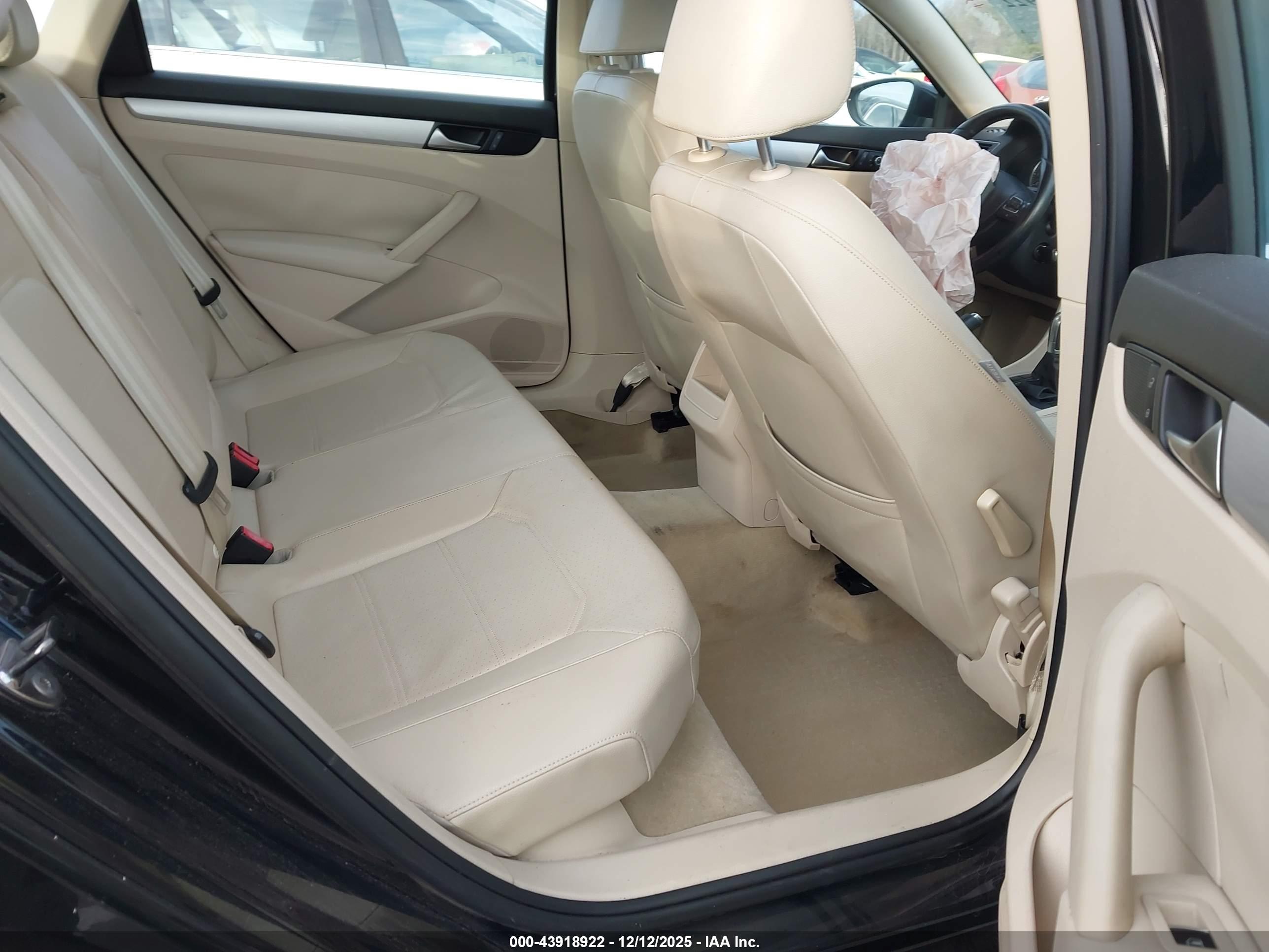 VOLKSWAGEN PASSAT image 8