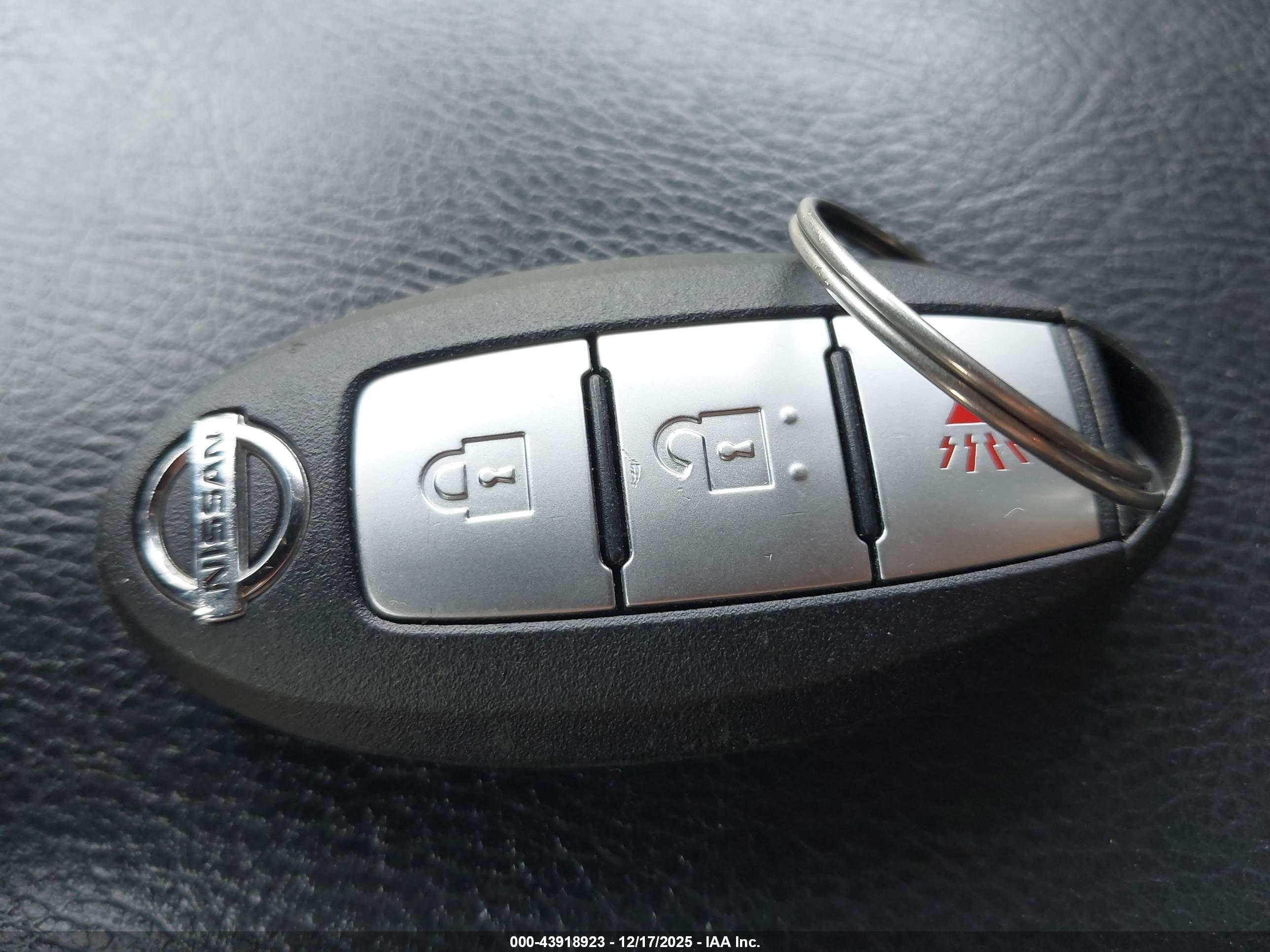 NISSAN ROGUE image 11