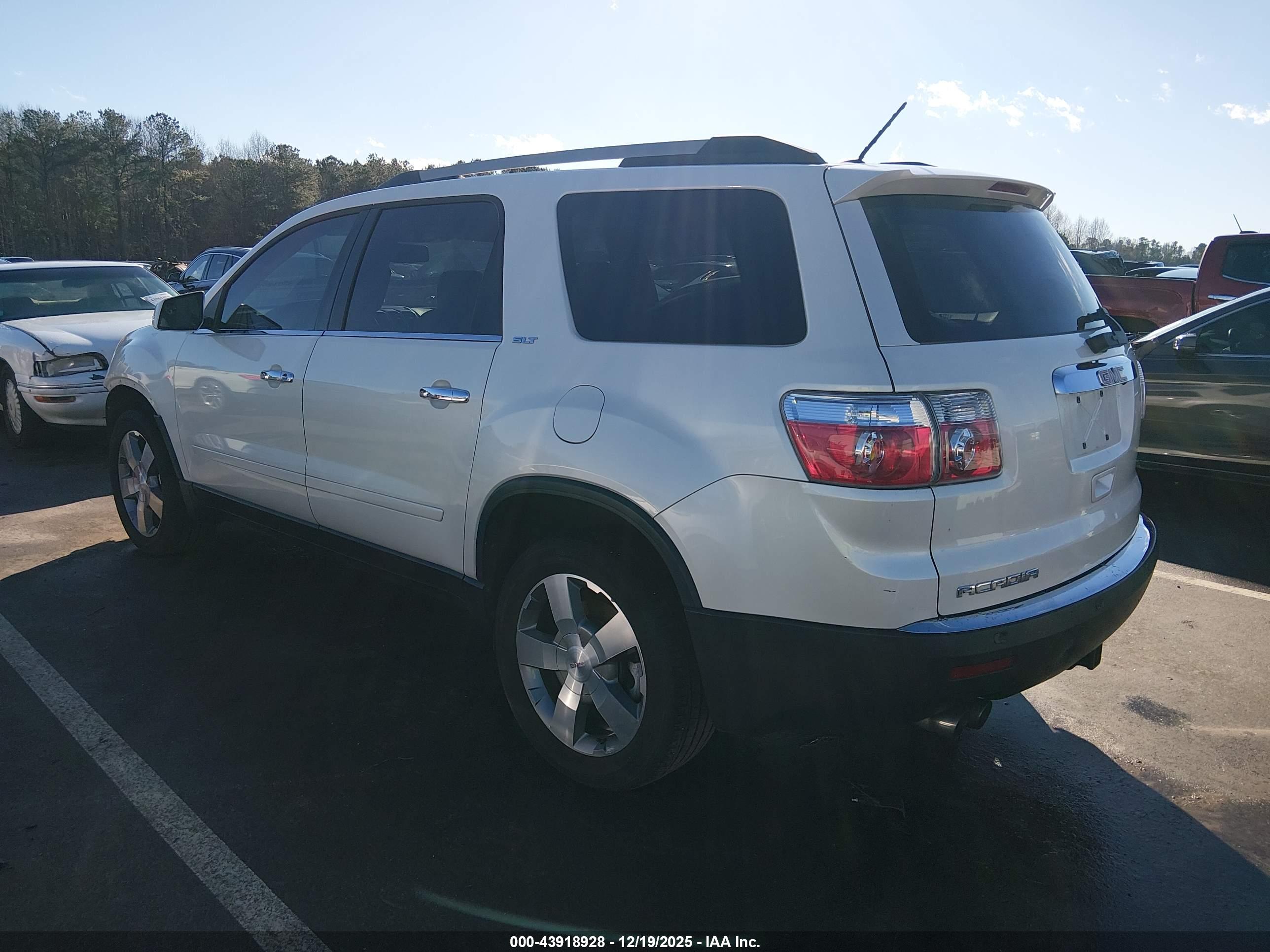 GMC ACADIA image 3
