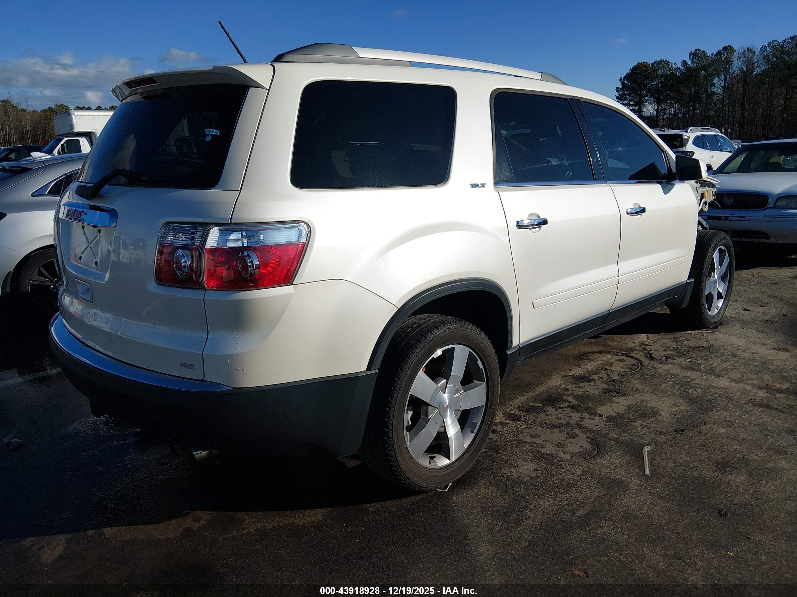 GMC ACADIA image 4