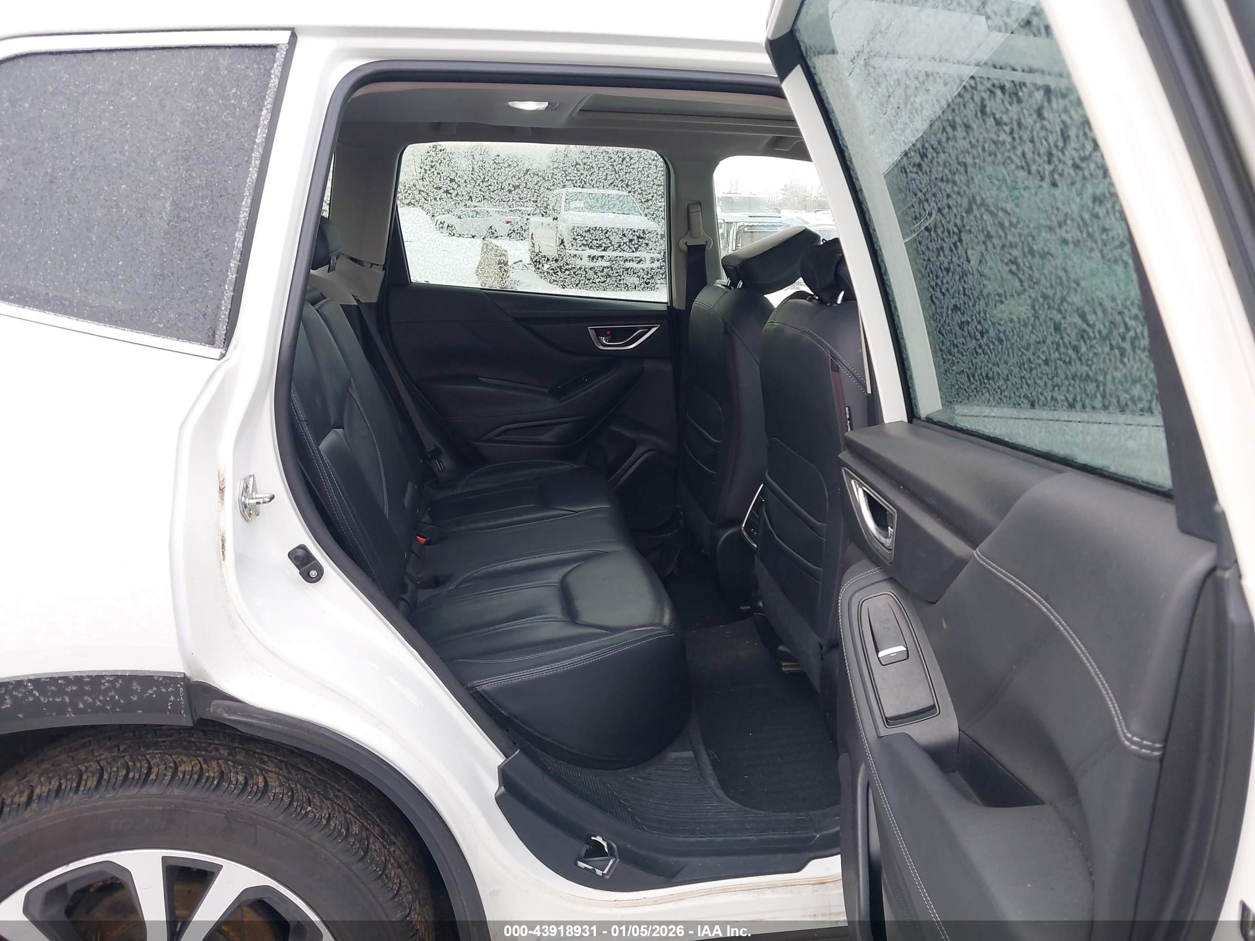 SUBARU FORESTER image 8