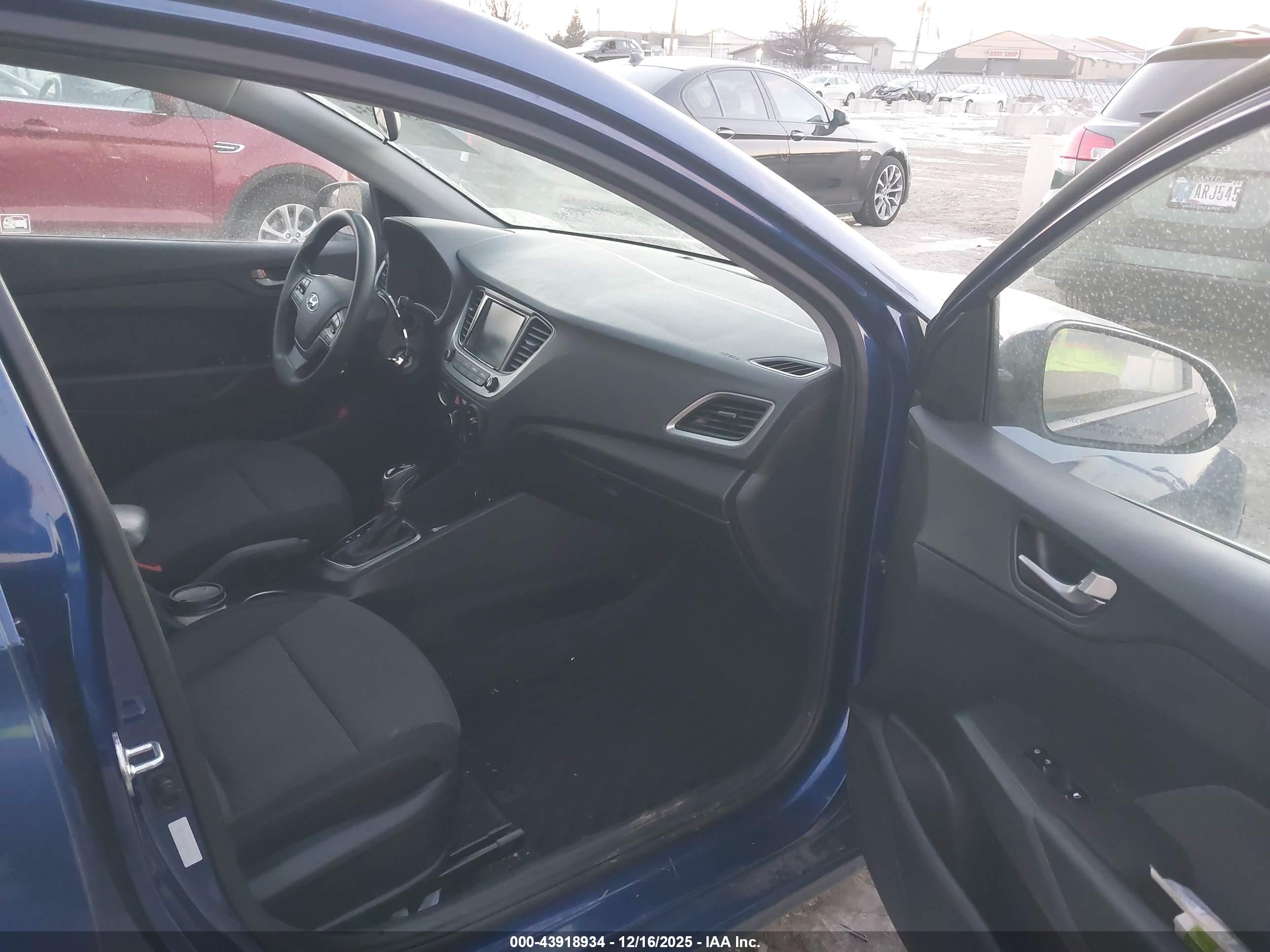 HYUNDAI ACCENT image 5