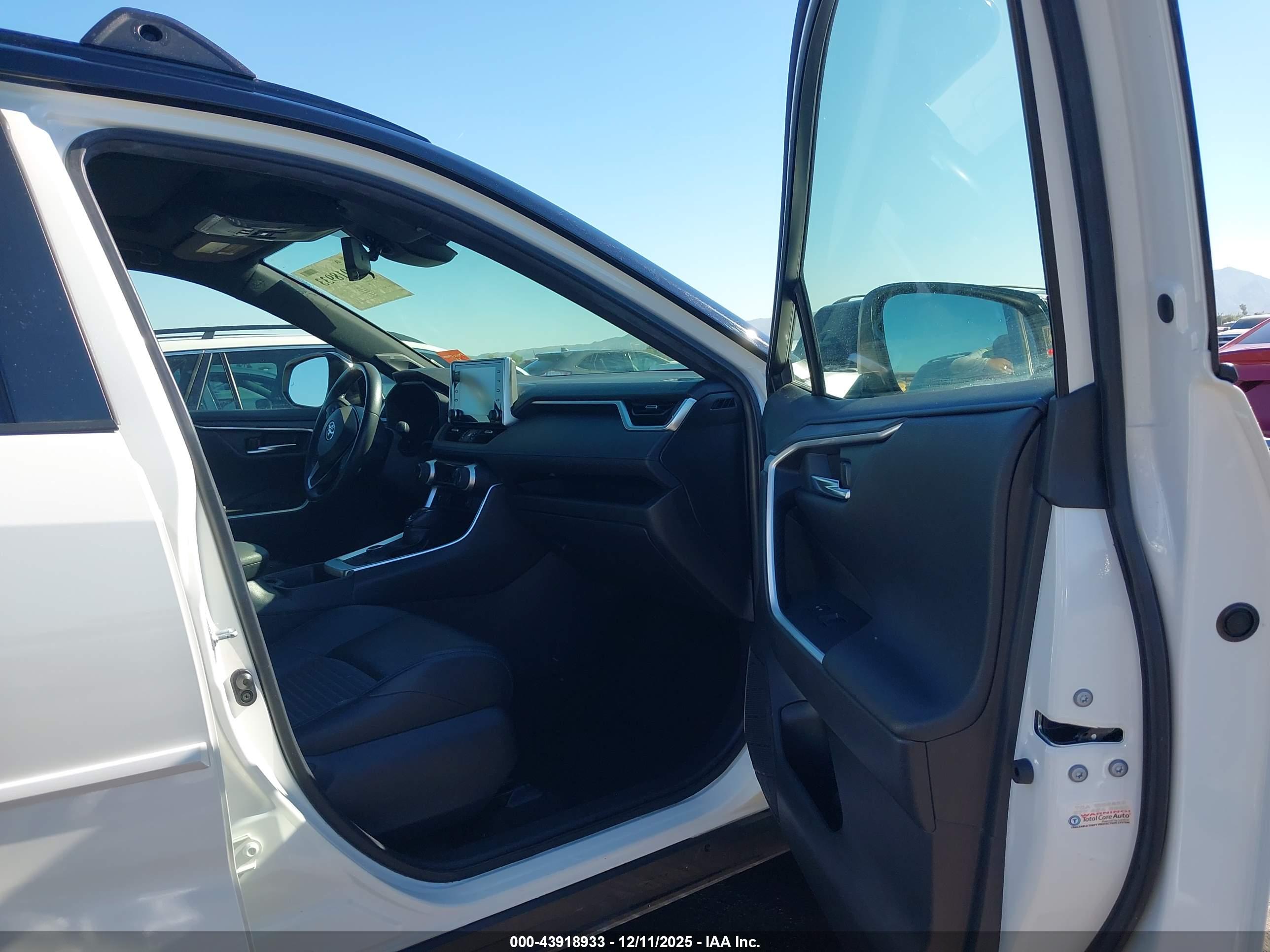 TOYOTA RAV4 image 5