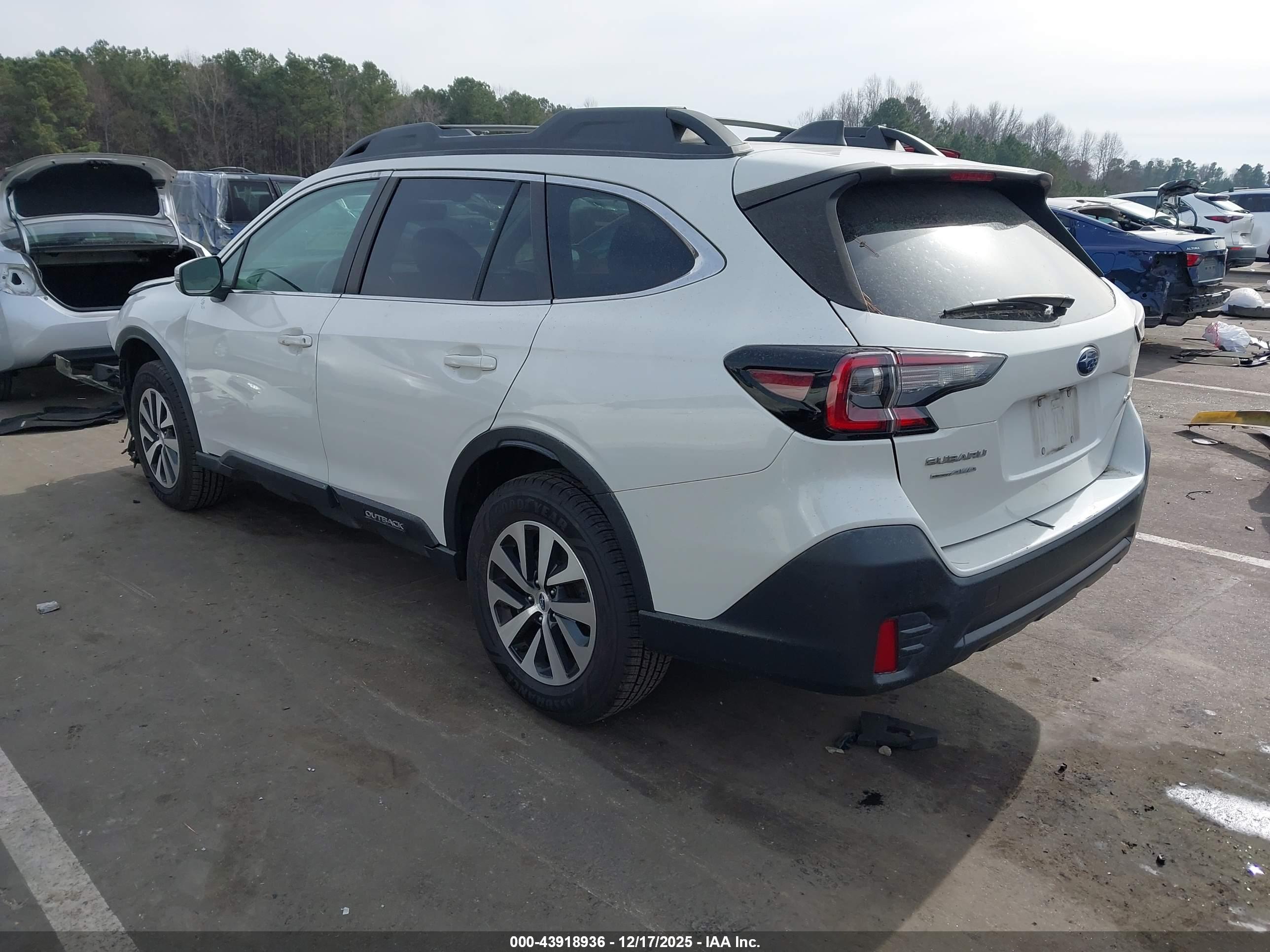 SUBARU OUTBACK image 3
