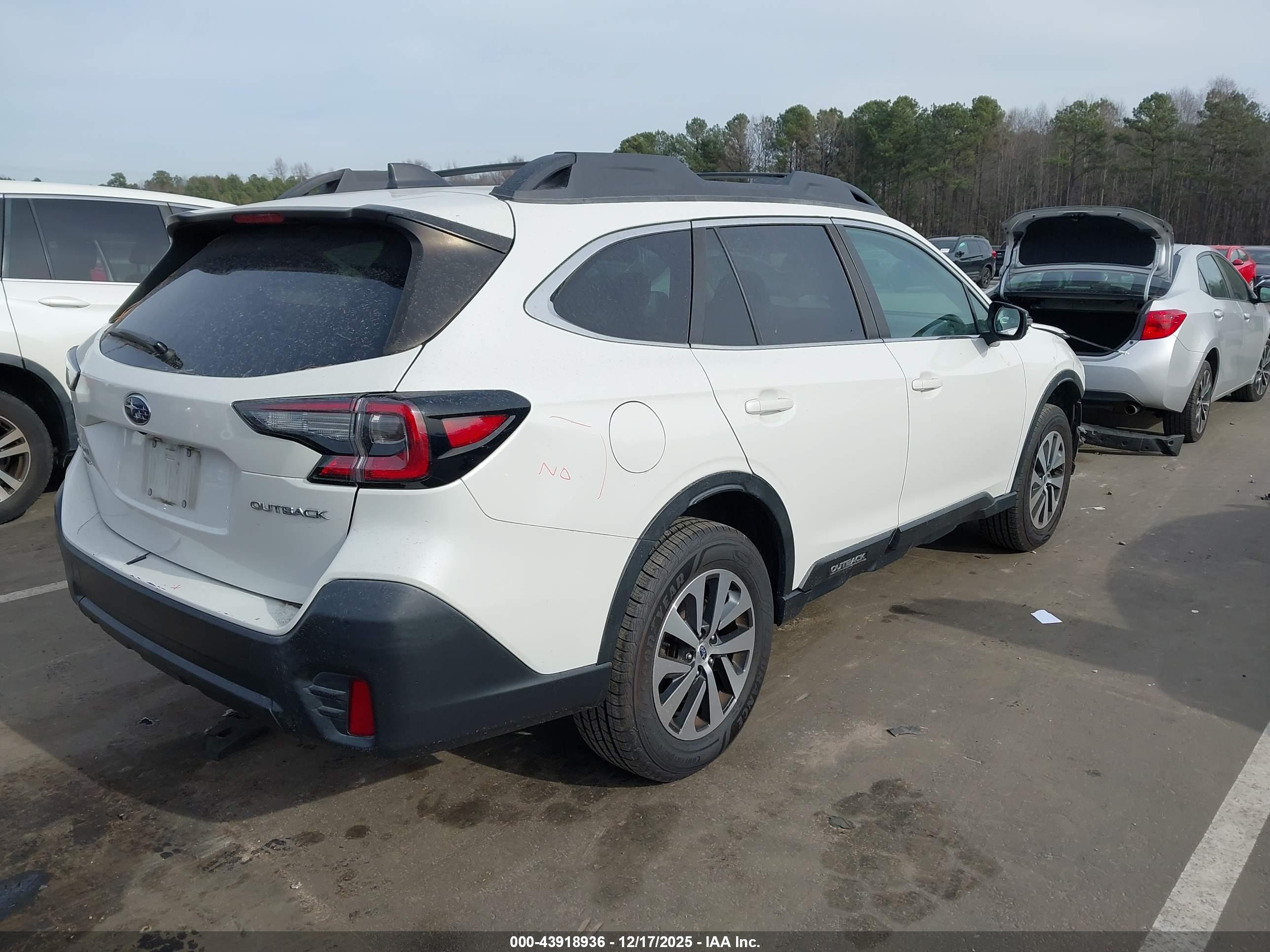 SUBARU OUTBACK image 4
