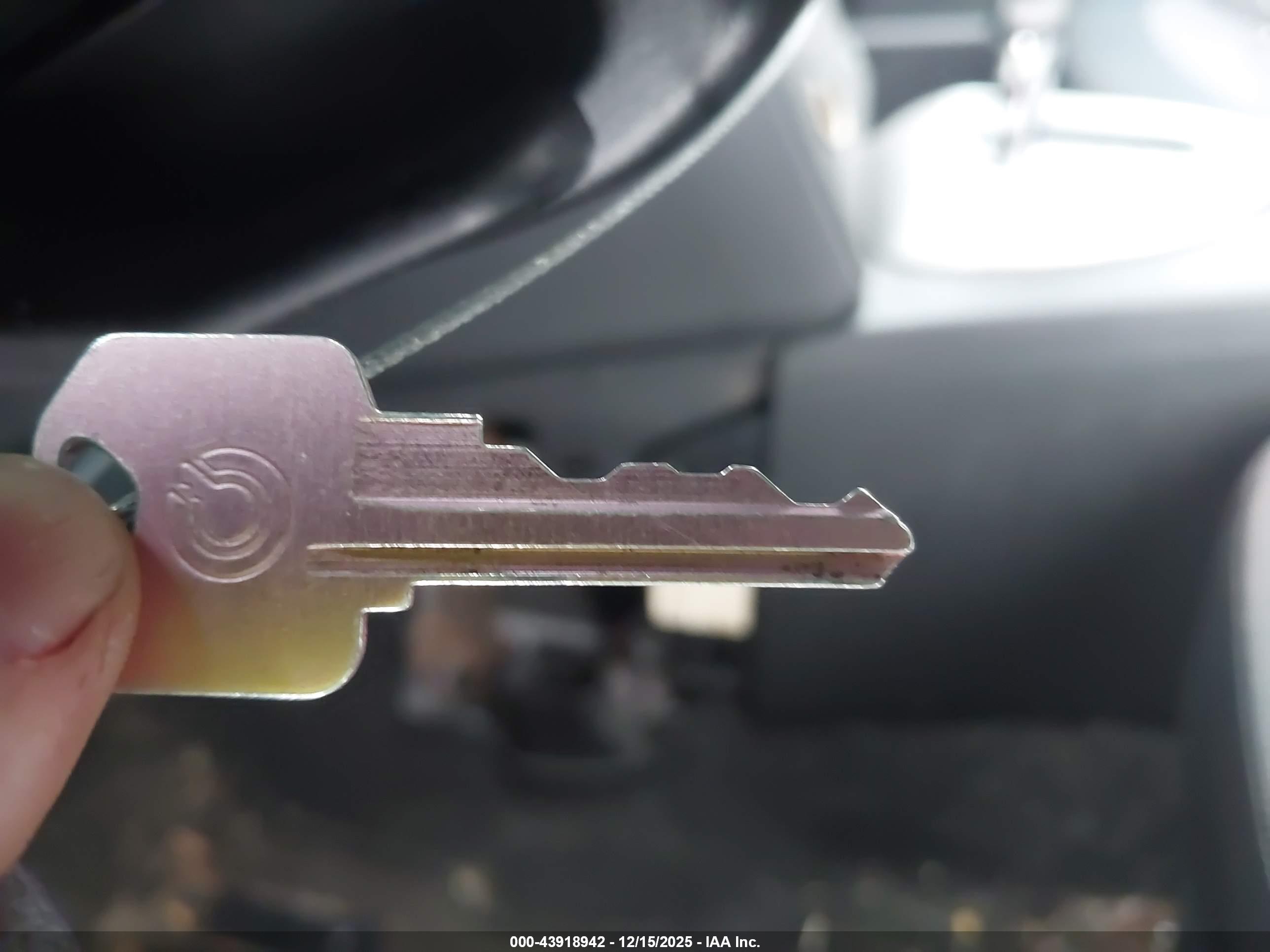NISSAN ROGUE image 11