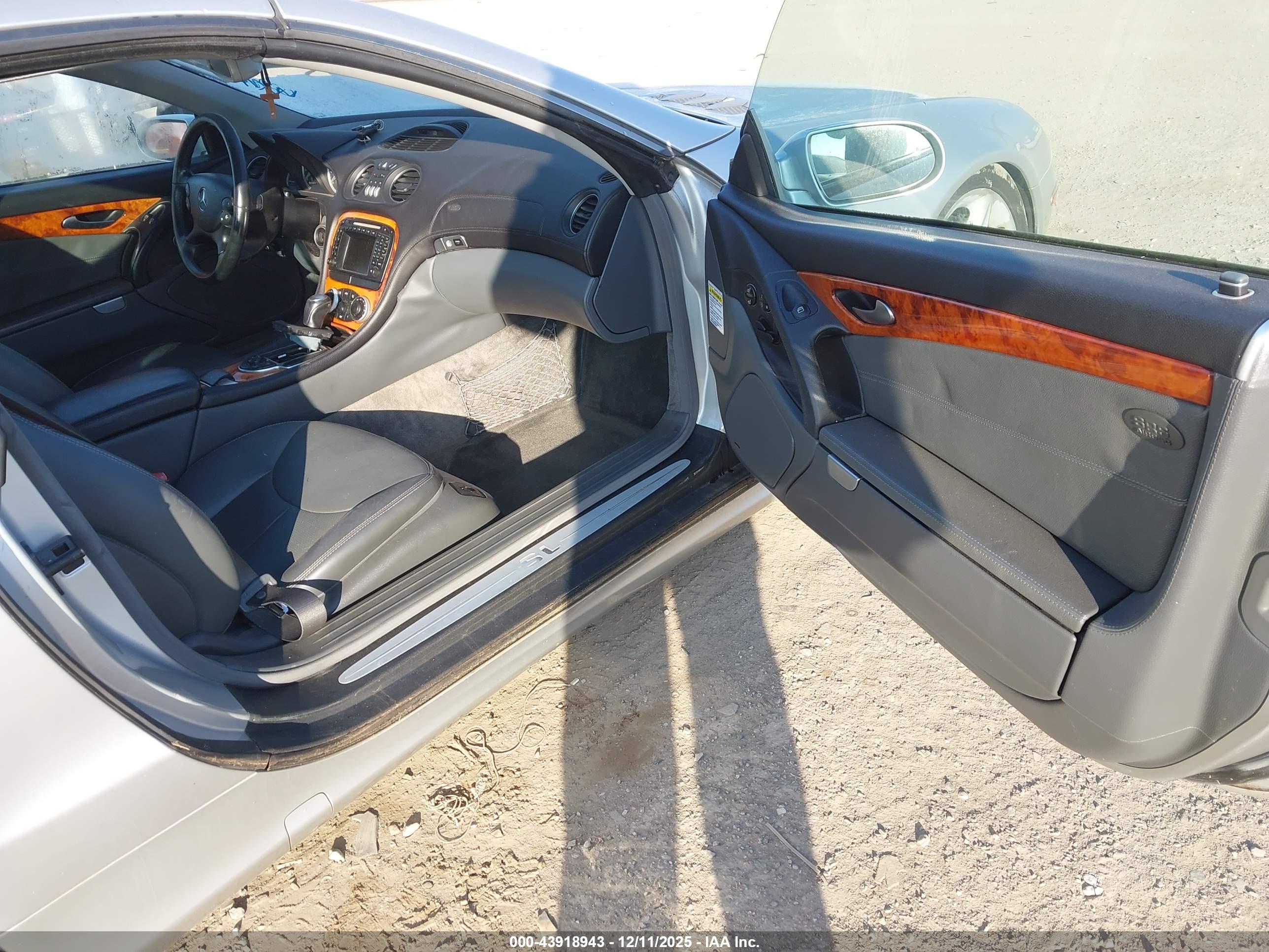 MERCEDES-BENZ SL image 5