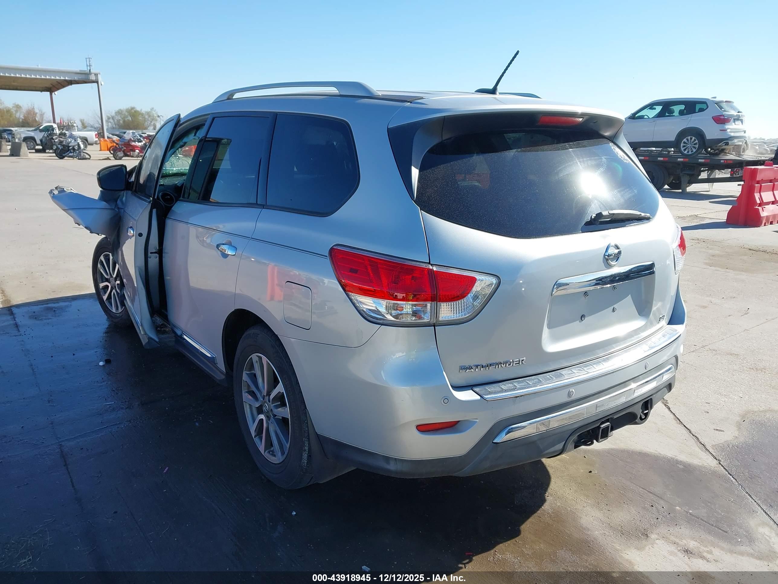 NISSAN PATHFINDER image 3