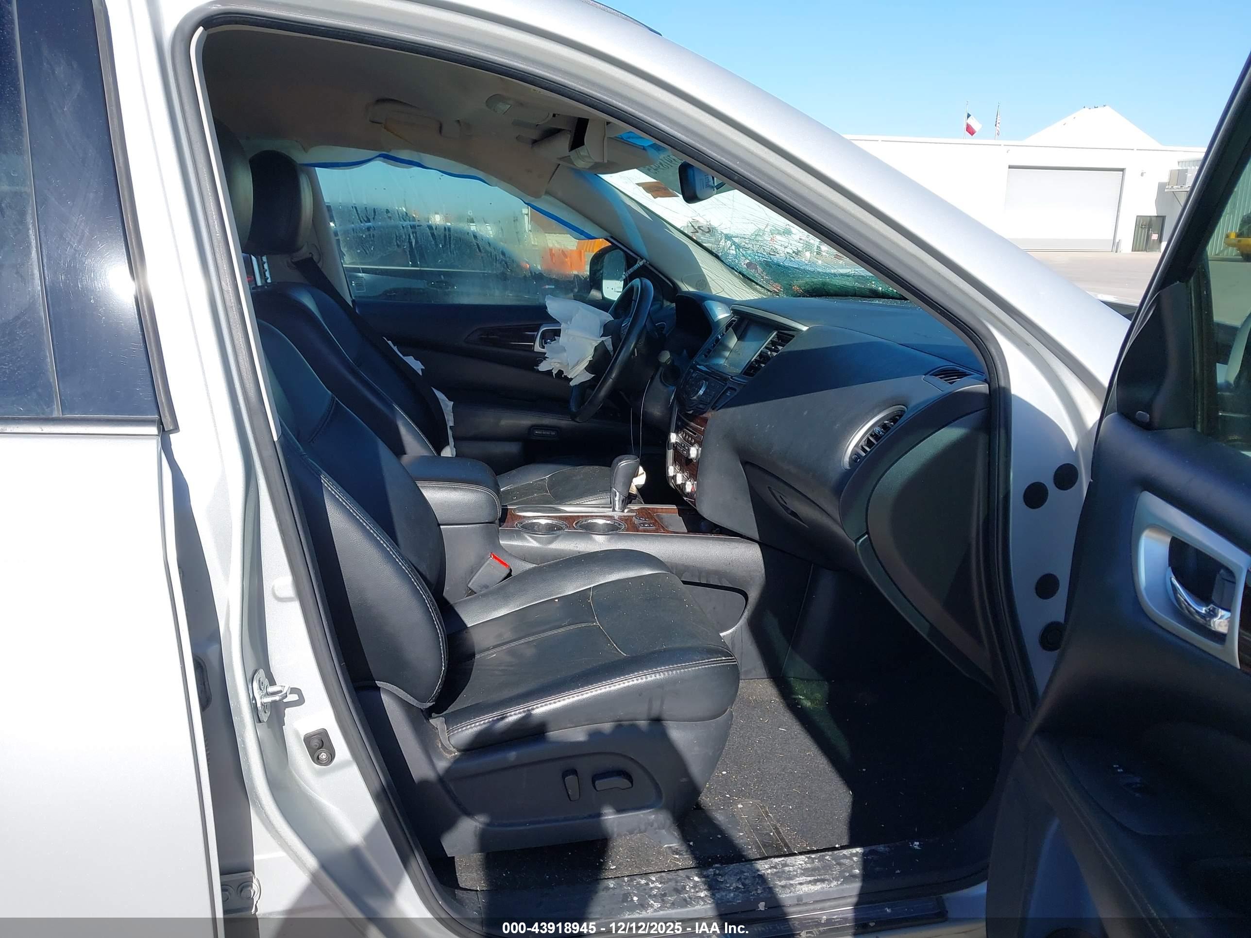 NISSAN PATHFINDER image 5