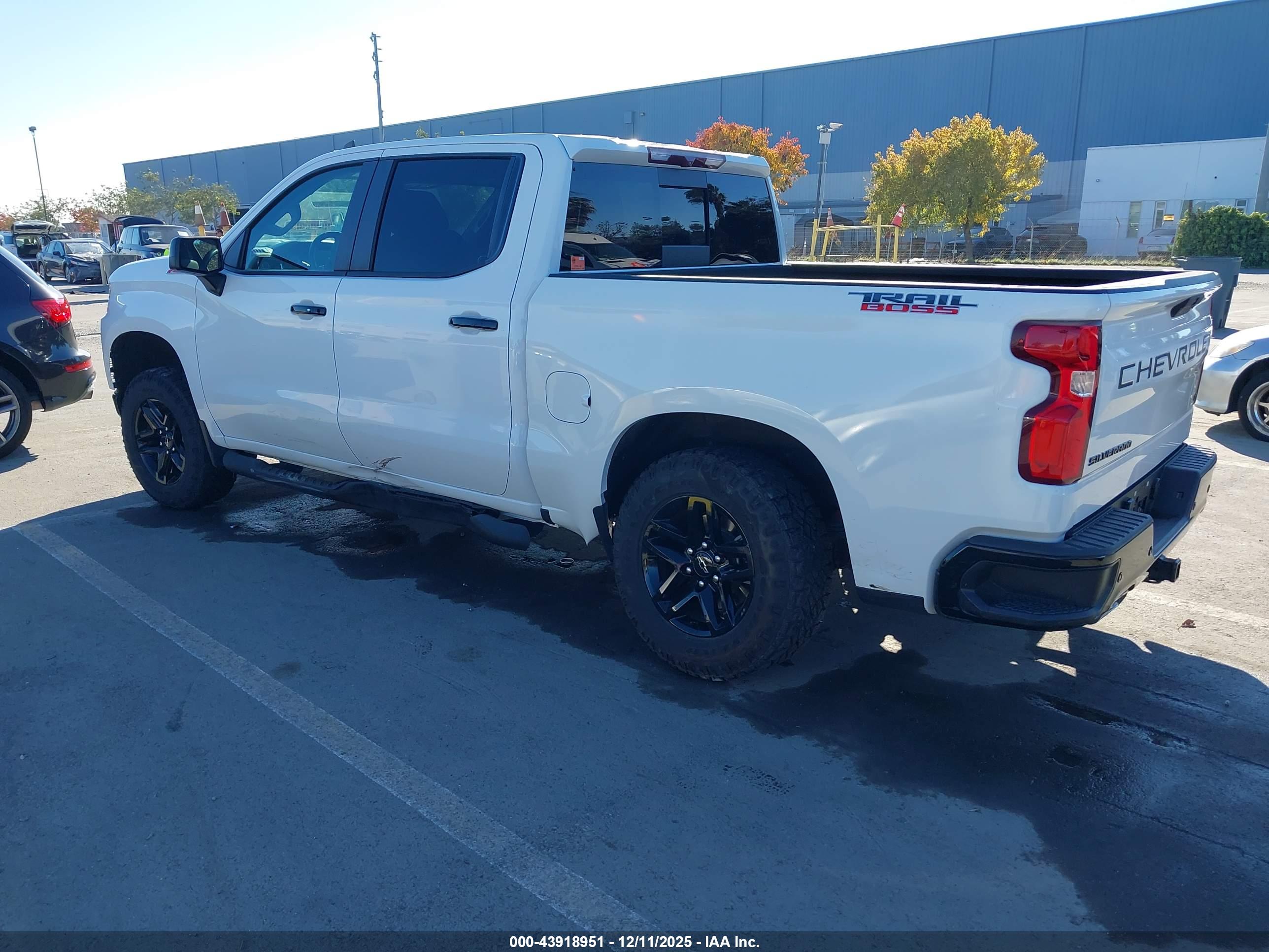CHEVROLET SILVERADO image 3