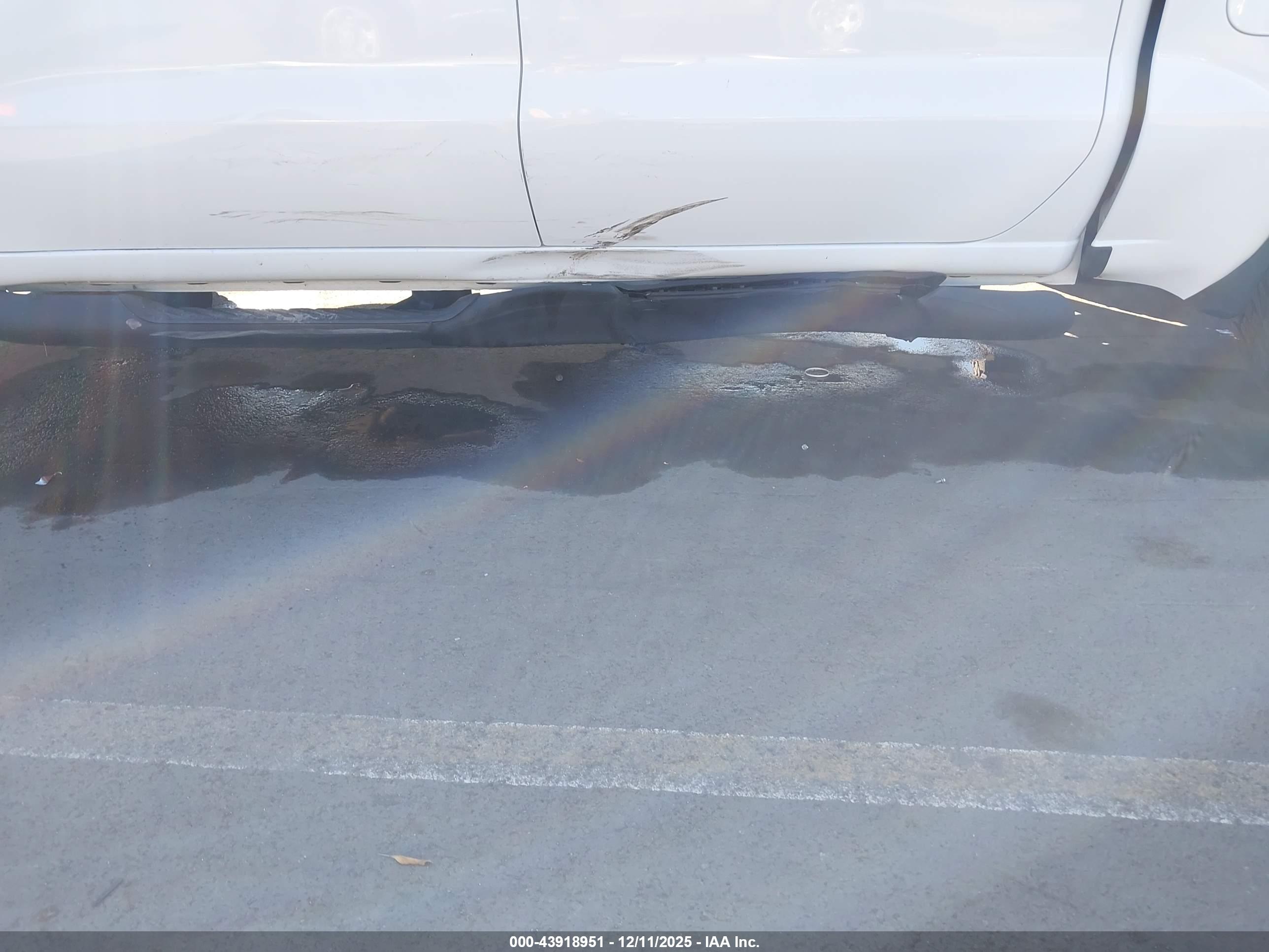 CHEVROLET SILVERADO image 6