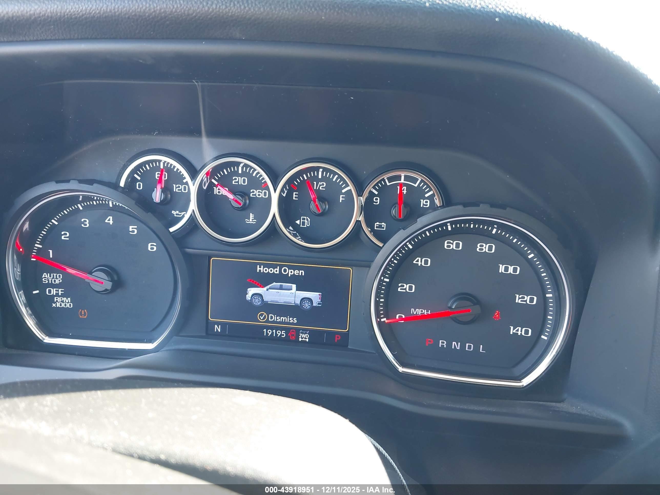 CHEVROLET SILVERADO image 7