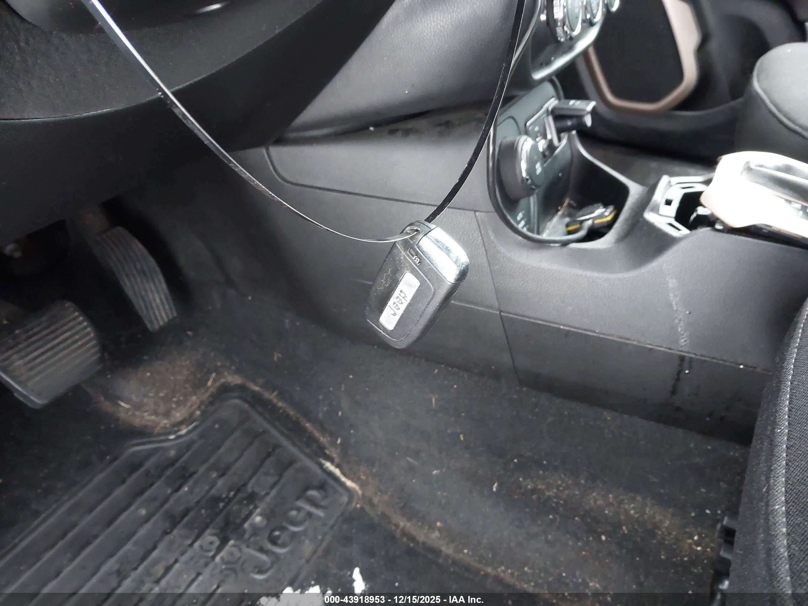 JEEP RENEGADE image 11