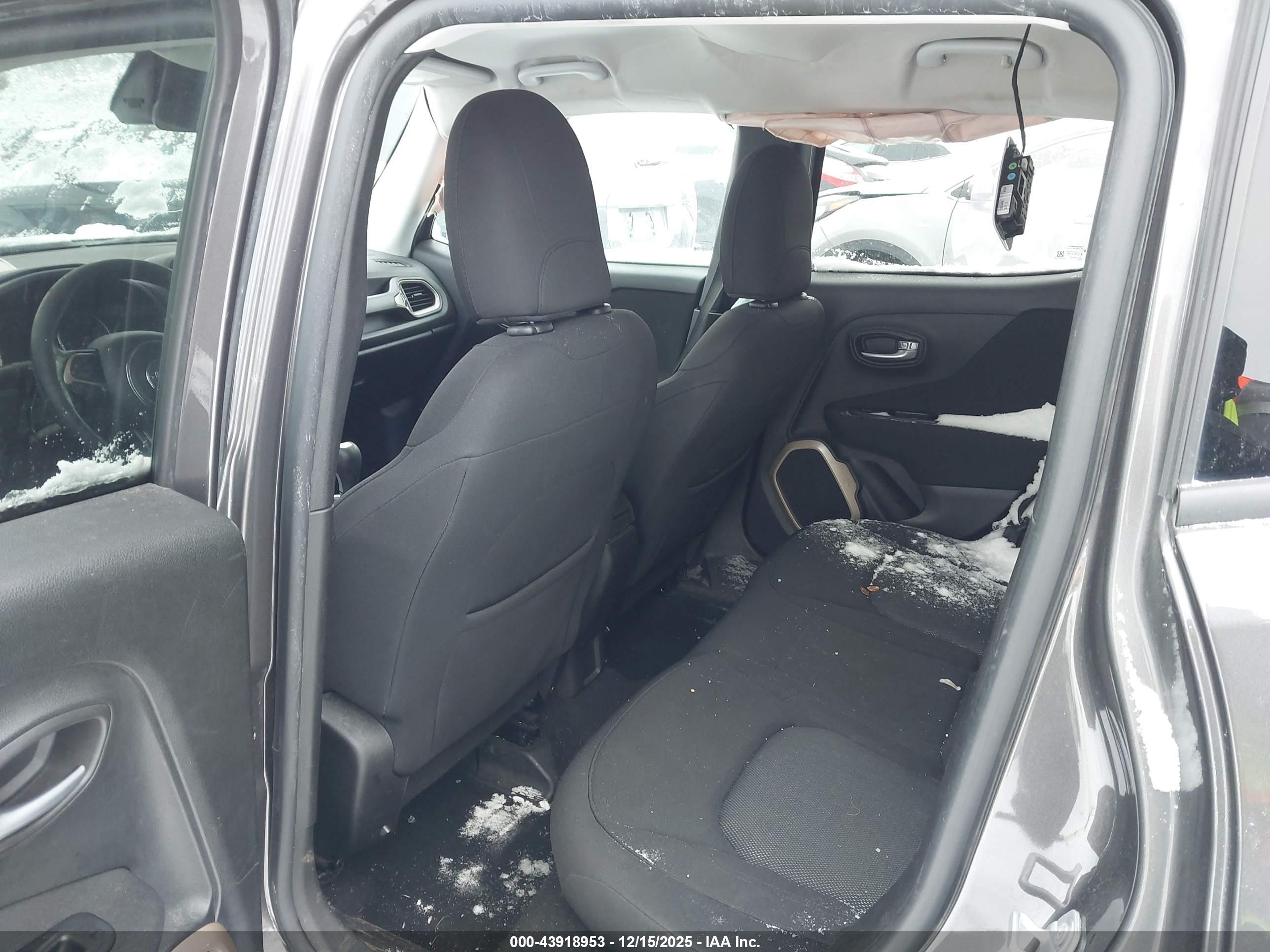 JEEP RENEGADE image 8