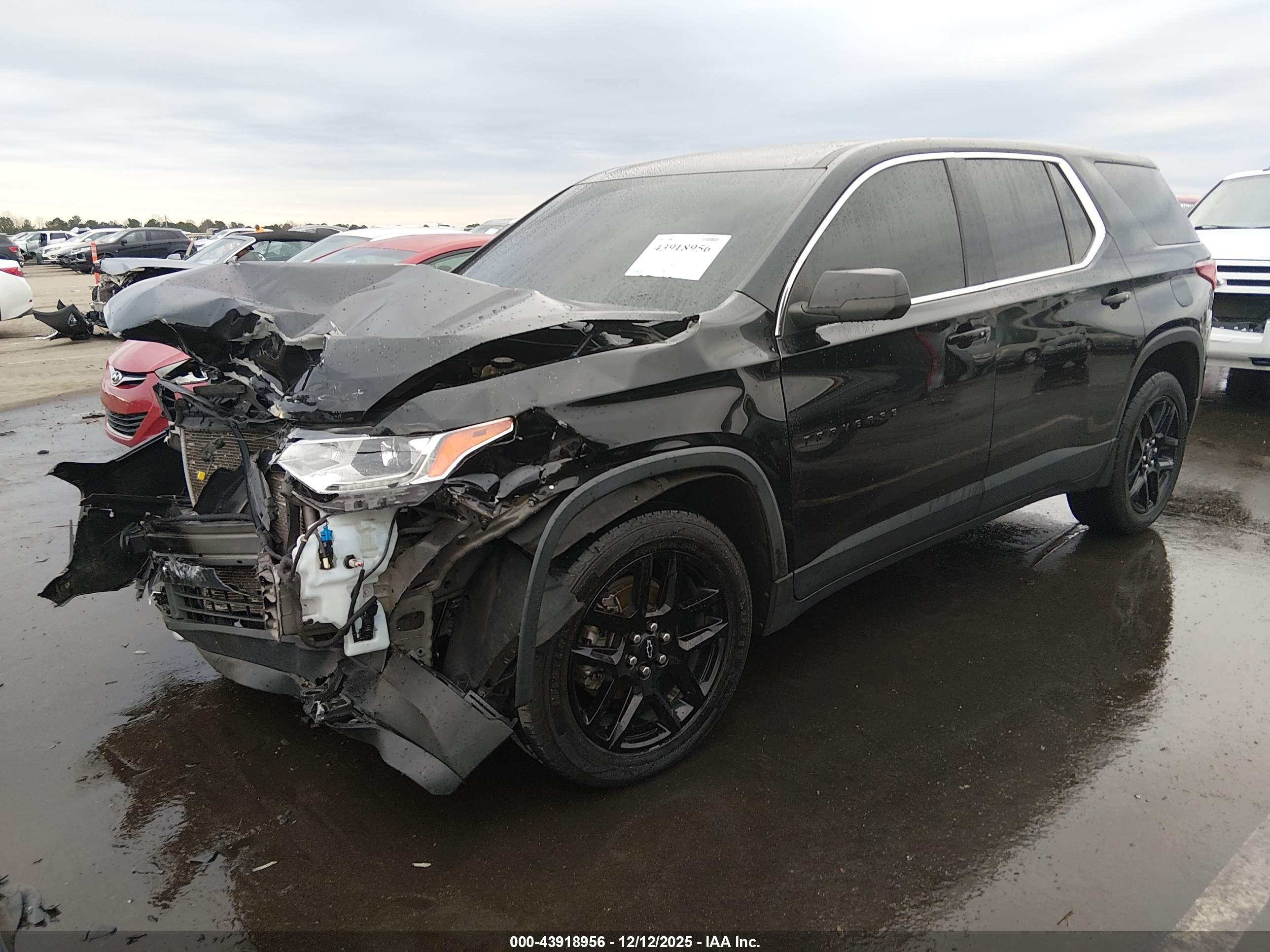 CHEVROLET TRAVERSE image 2