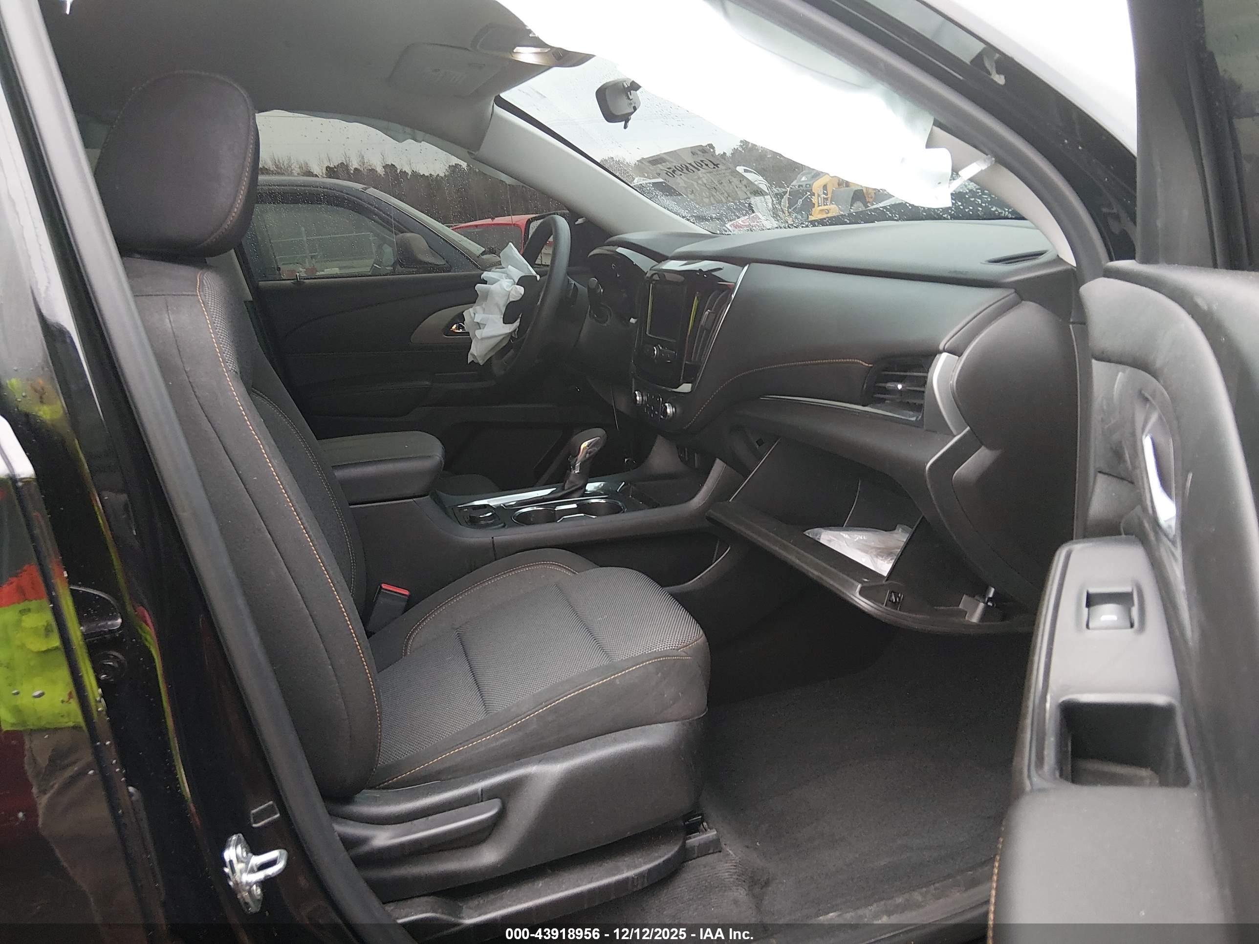 CHEVROLET TRAVERSE image 5