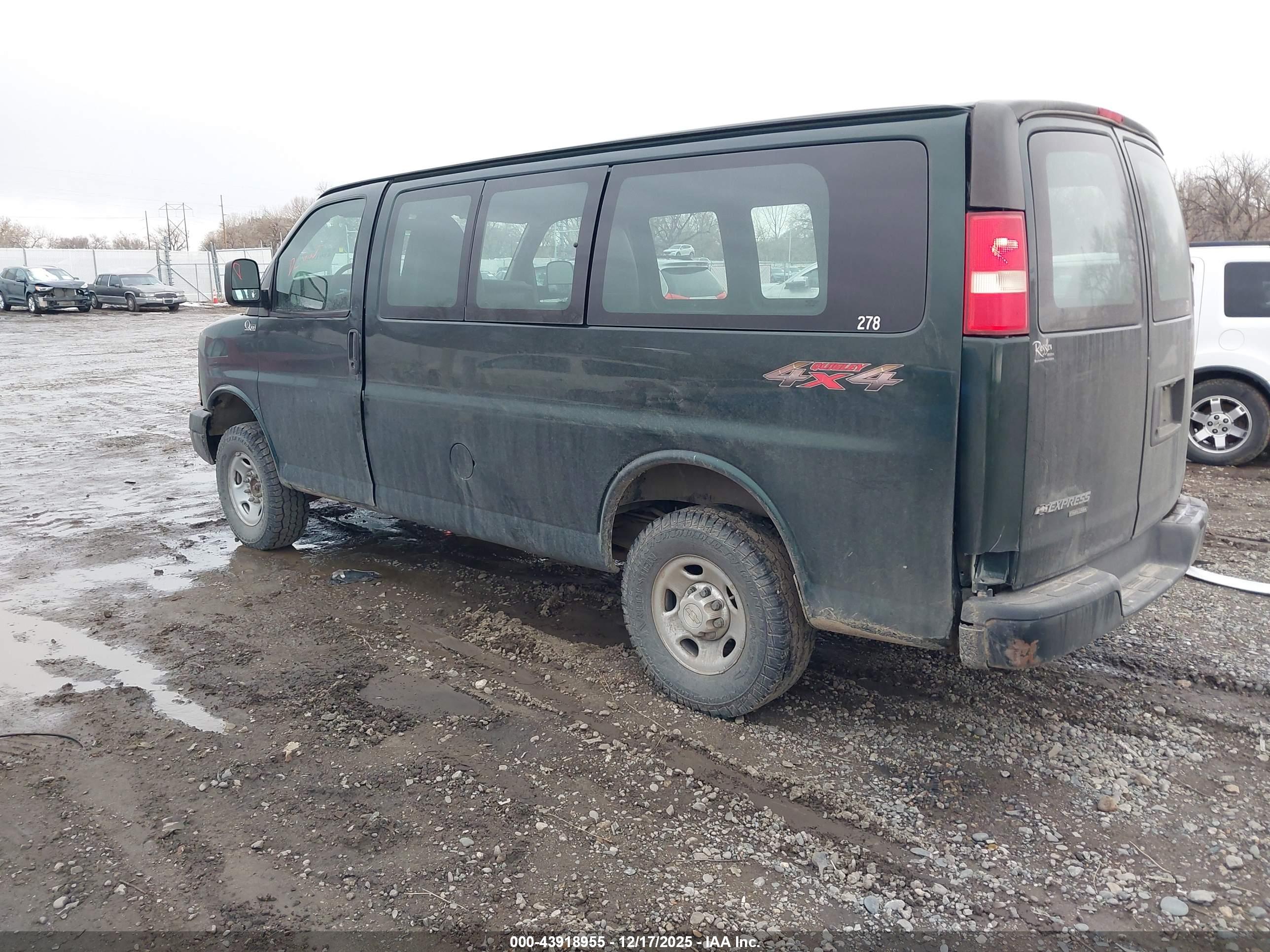 CHEVROLET EXPRESS image 3