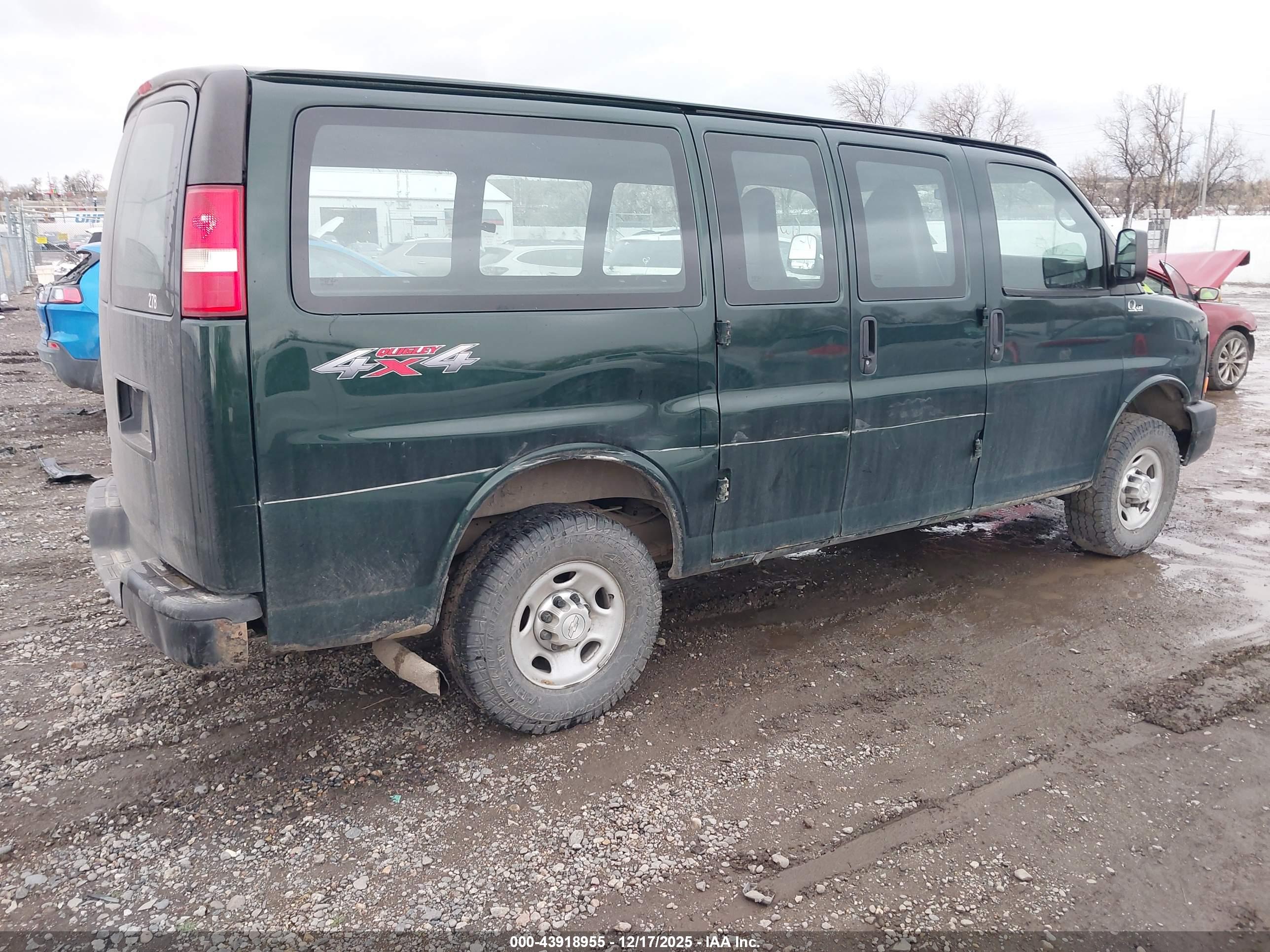 CHEVROLET EXPRESS image 4