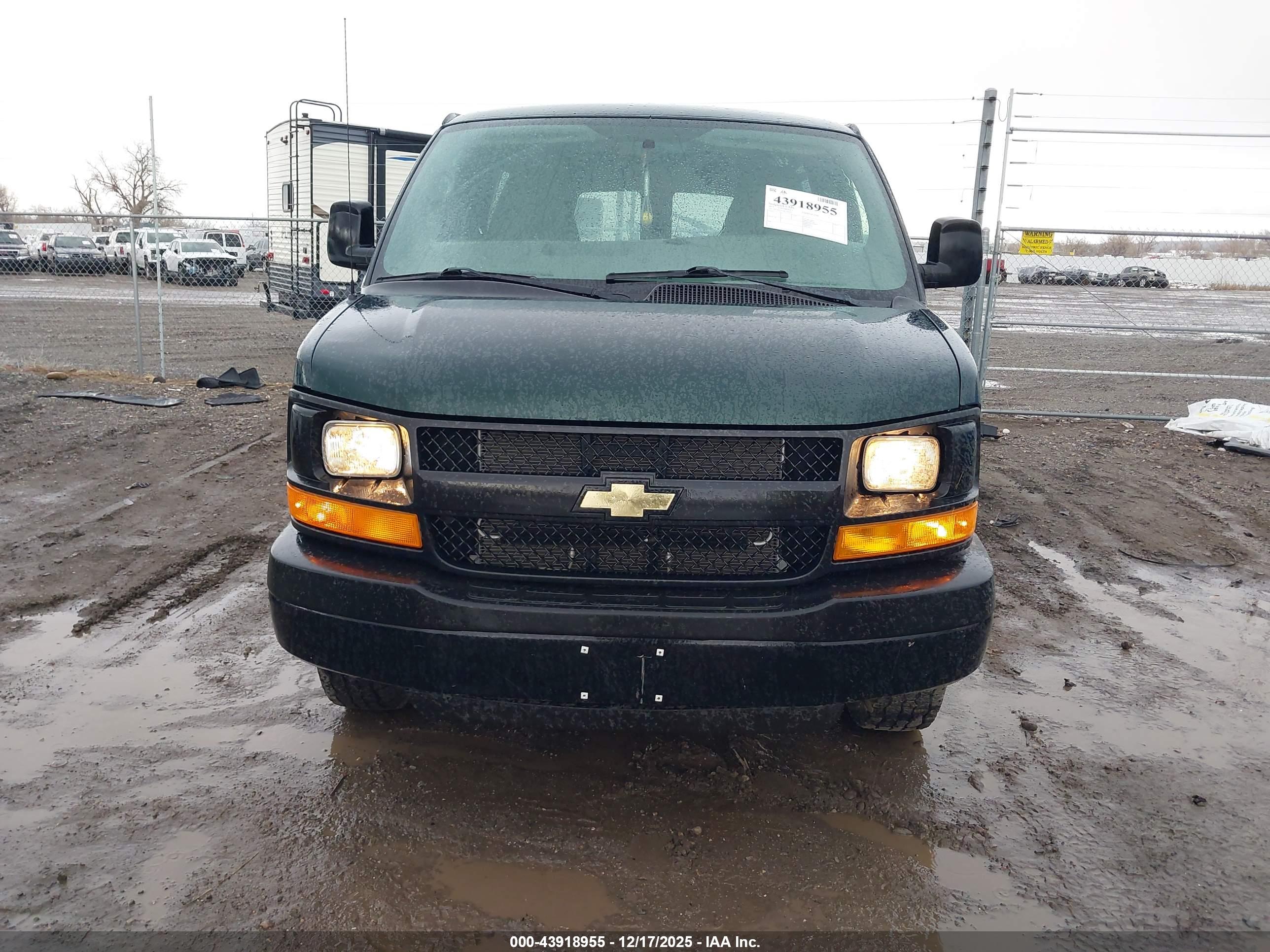 CHEVROLET EXPRESS image 6