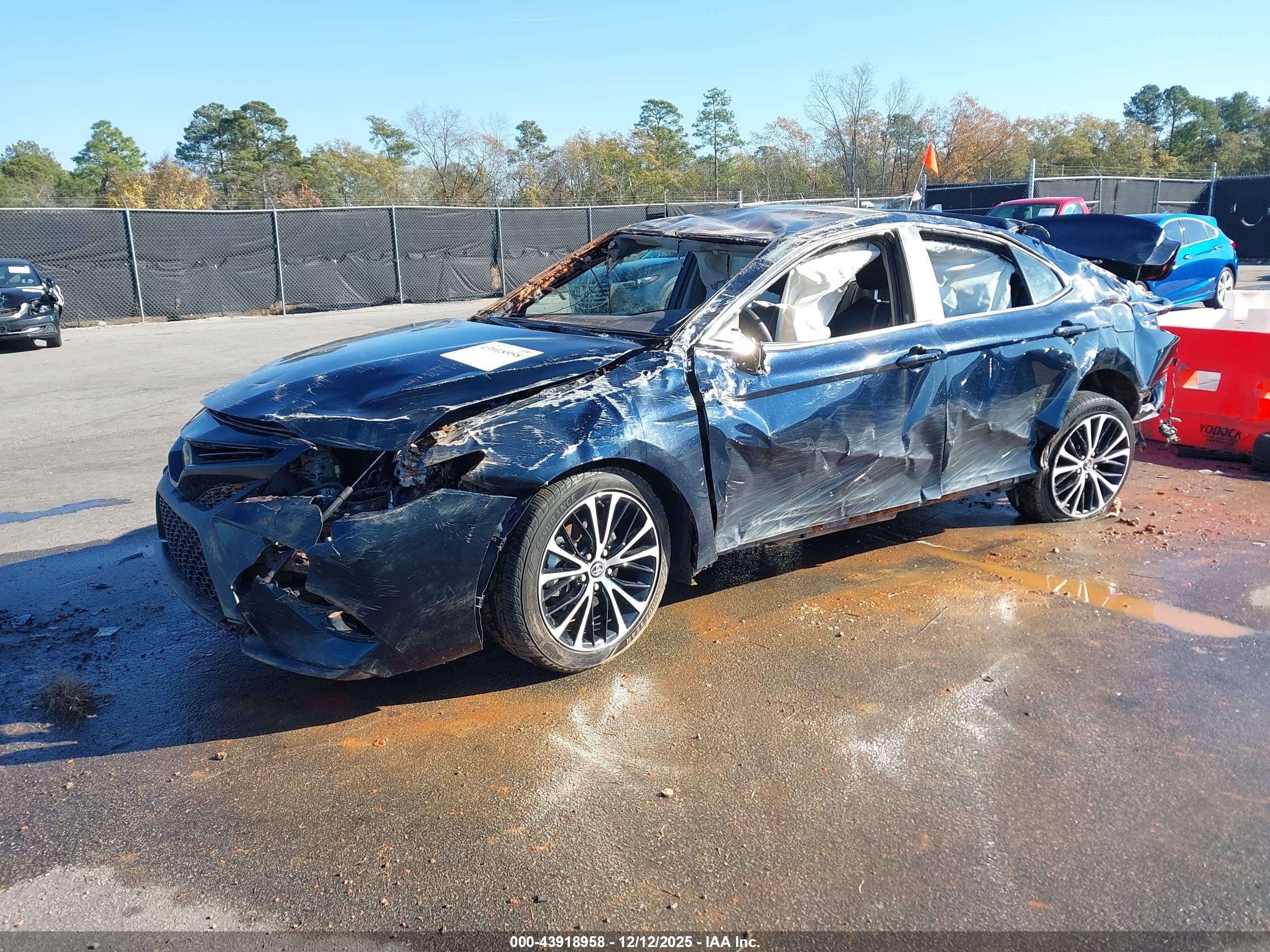 TOYOTA CAMRY image 2