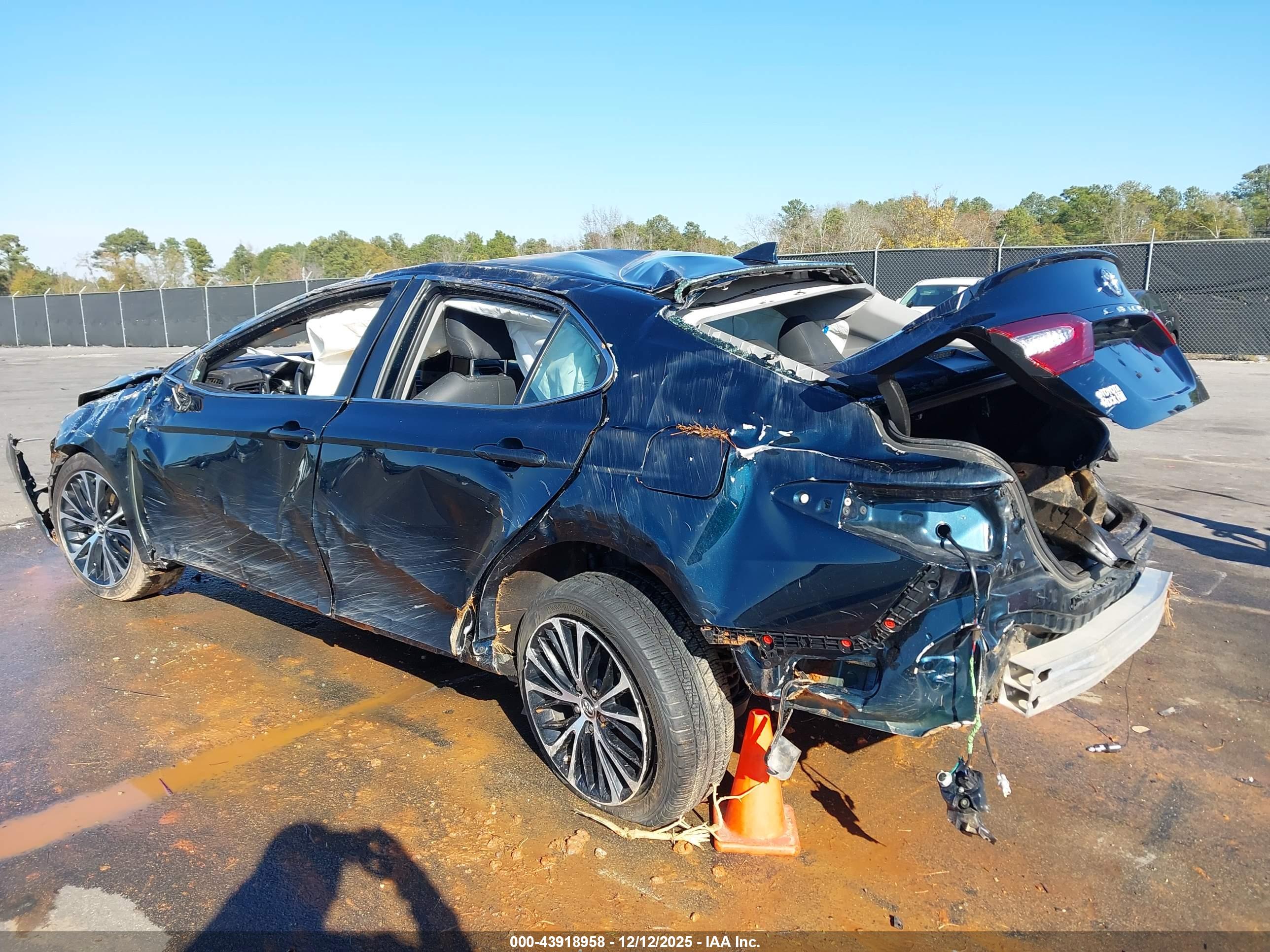 TOYOTA CAMRY image 3