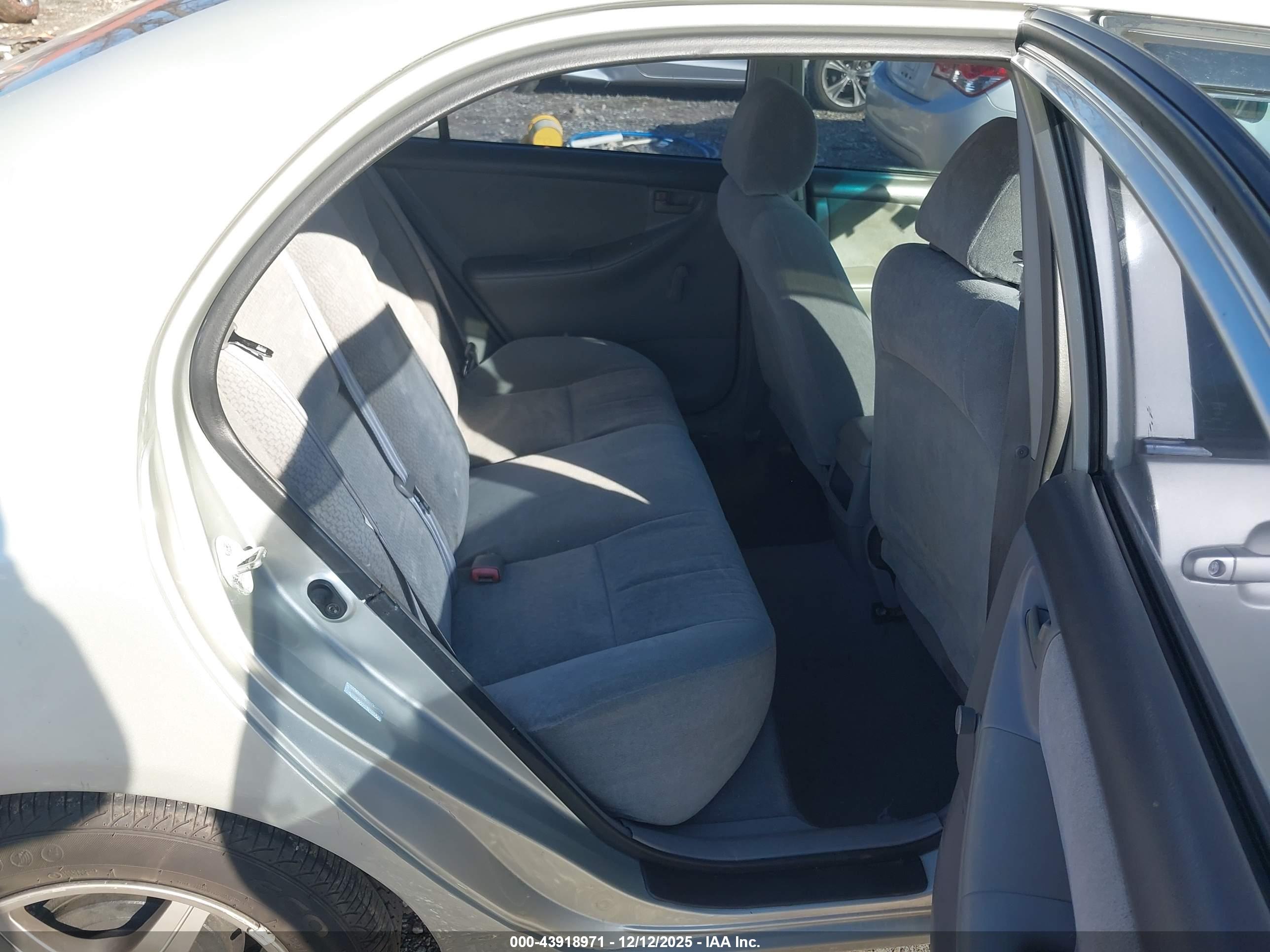 TOYOTA COROLLA image 8