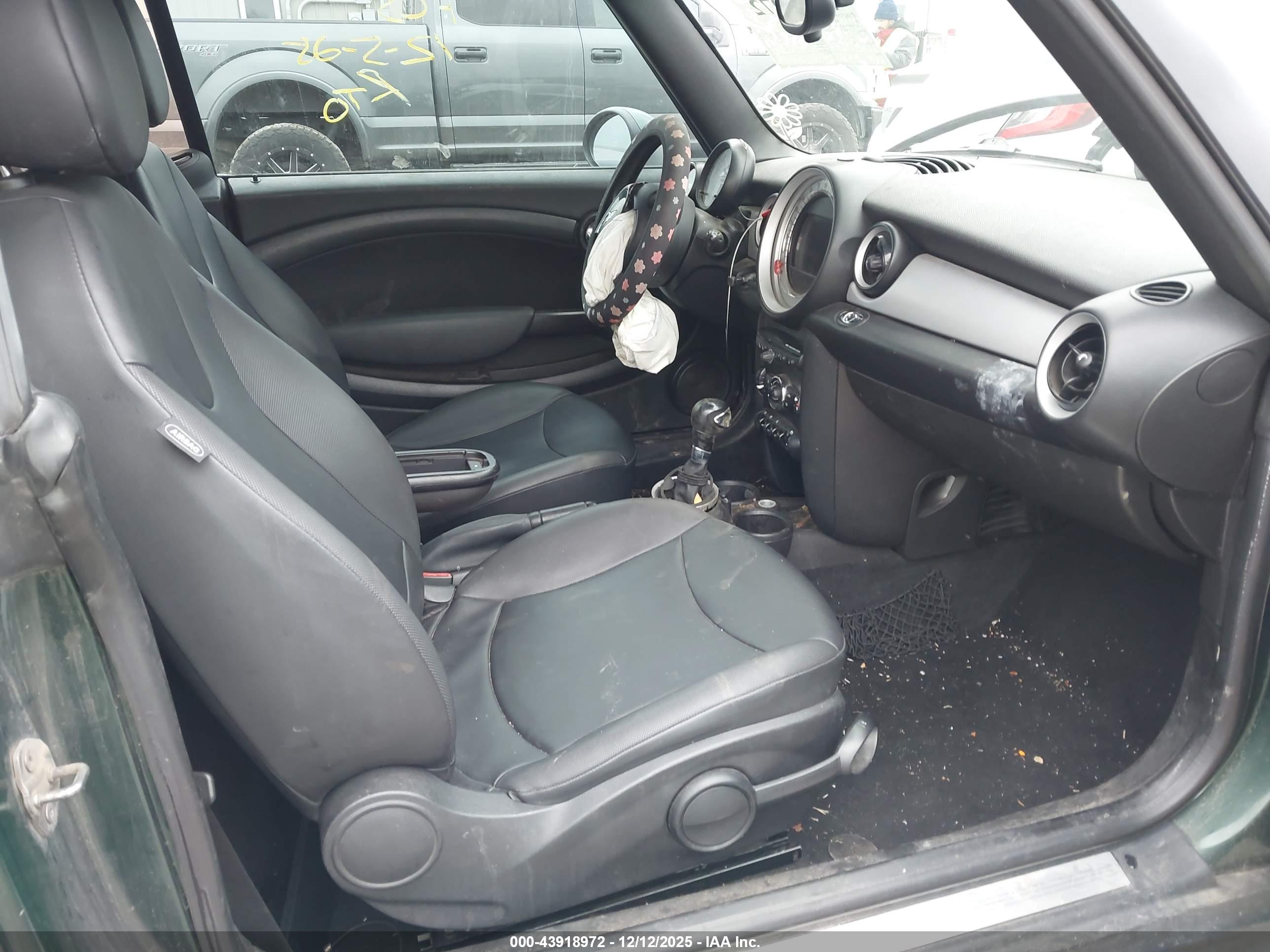 MINI COOPER image 5