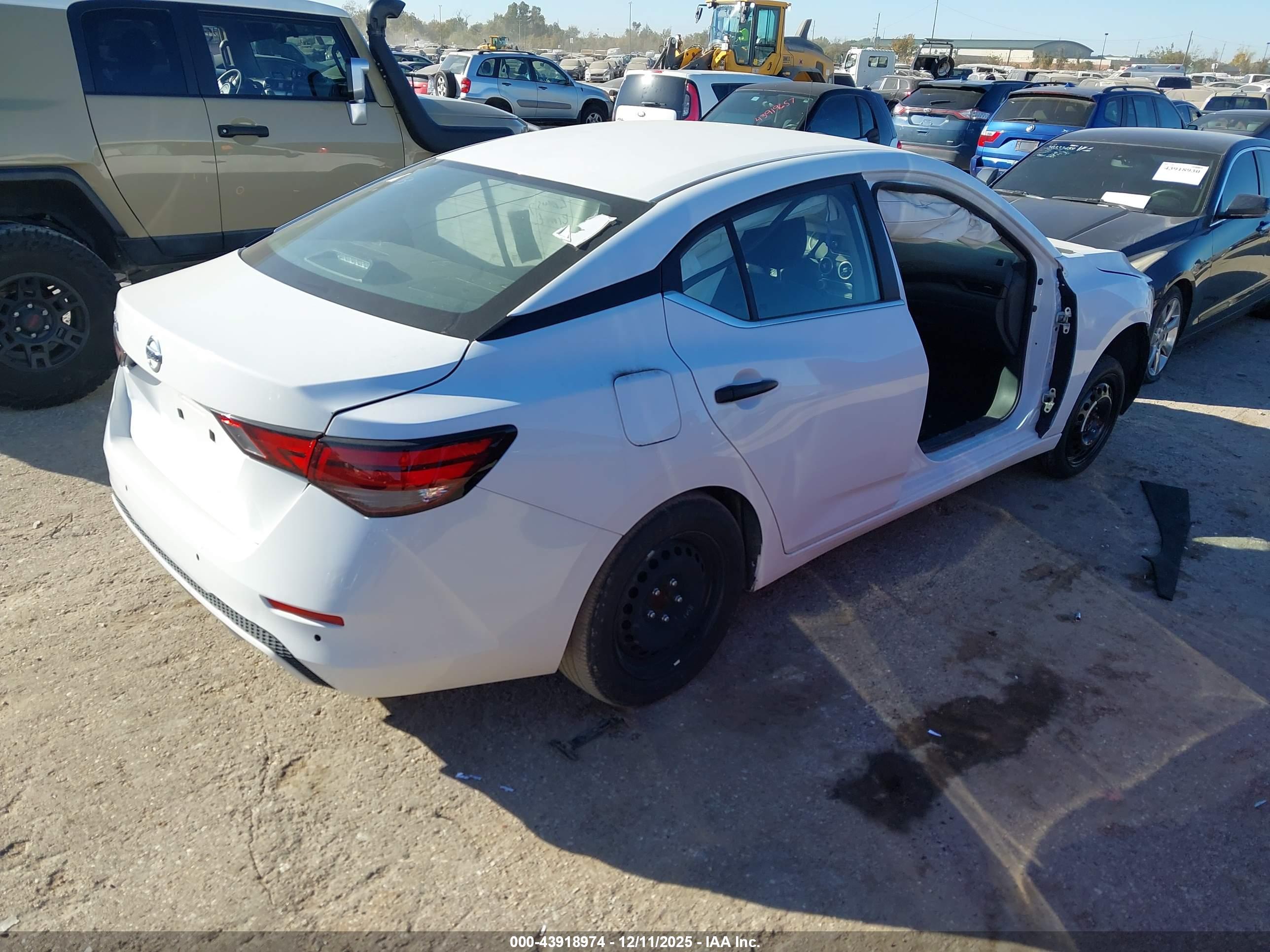 NISSAN SENTRA image 4