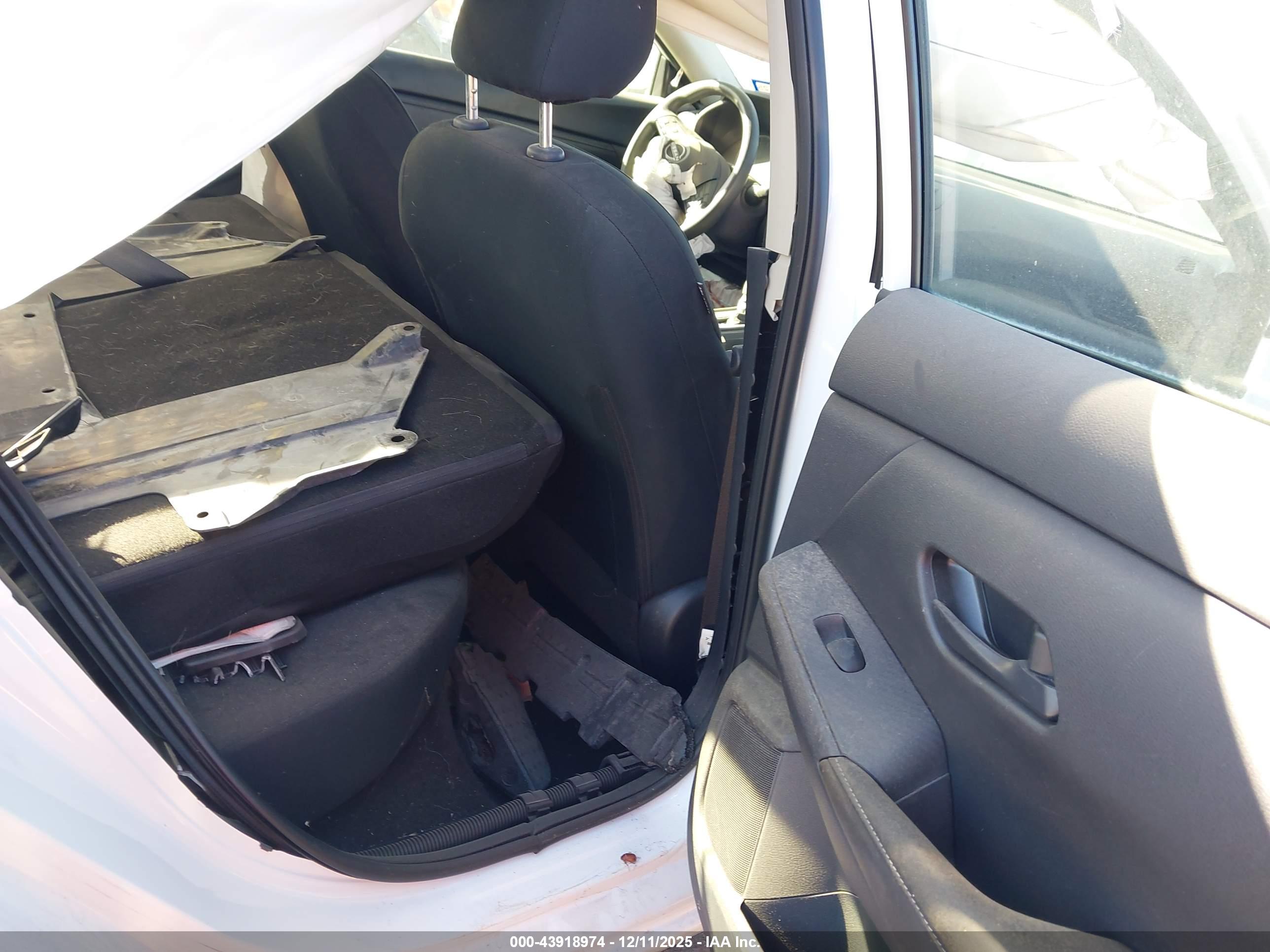 NISSAN SENTRA image 8