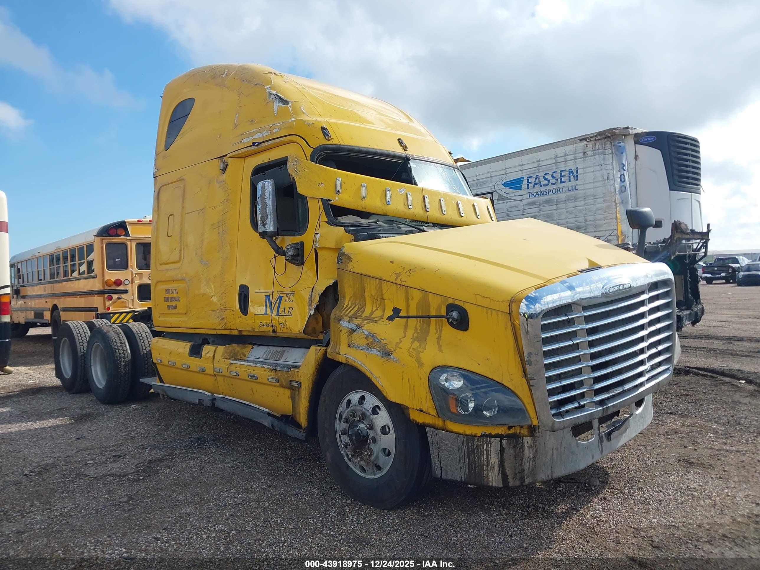 FREIGHTLINER CASCADIA image 2