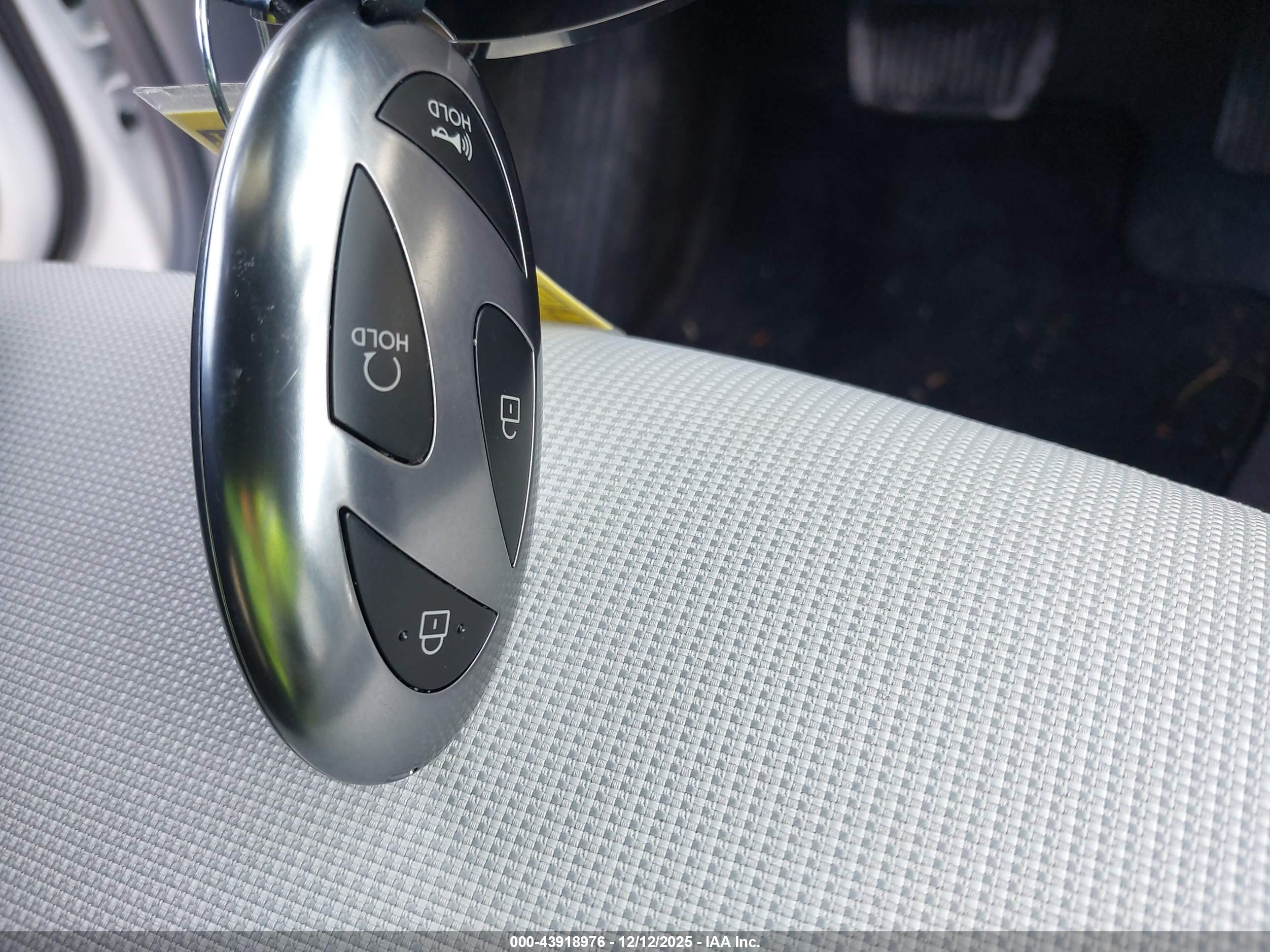 HYUNDAI KONA image 11