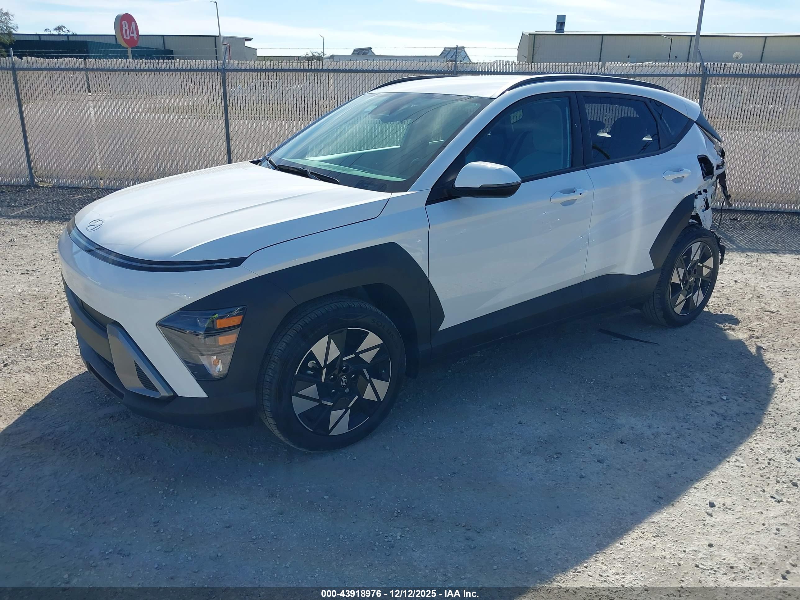 HYUNDAI KONA image 2