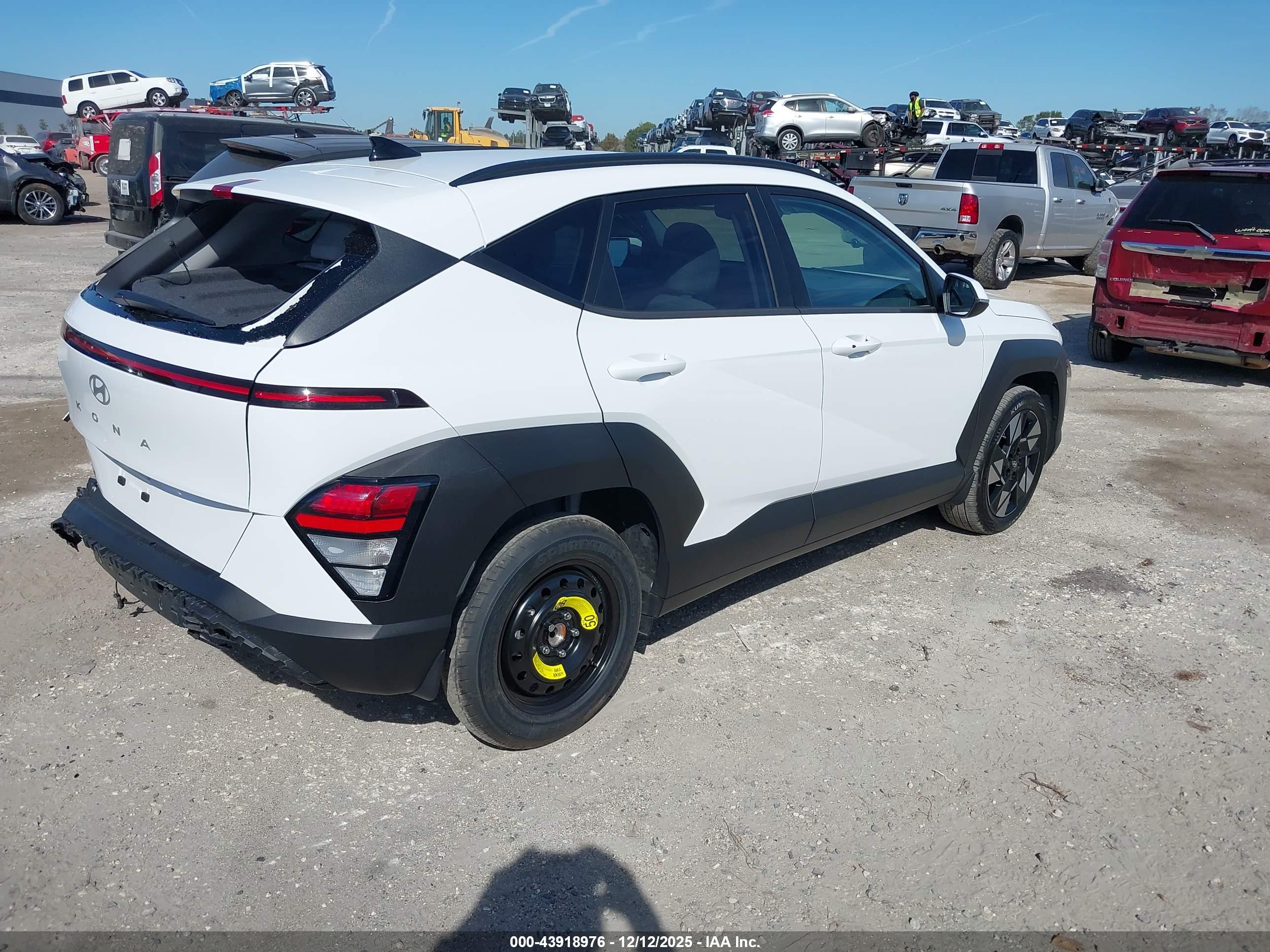 HYUNDAI KONA image 4