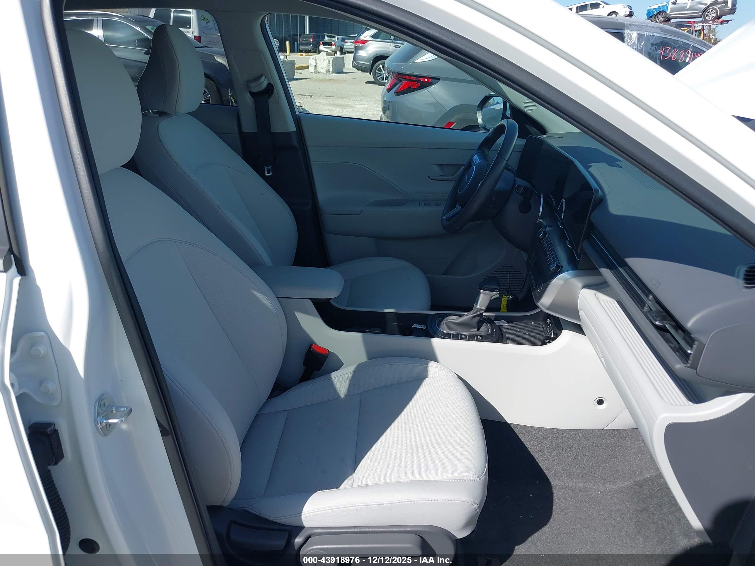 HYUNDAI KONA image 5