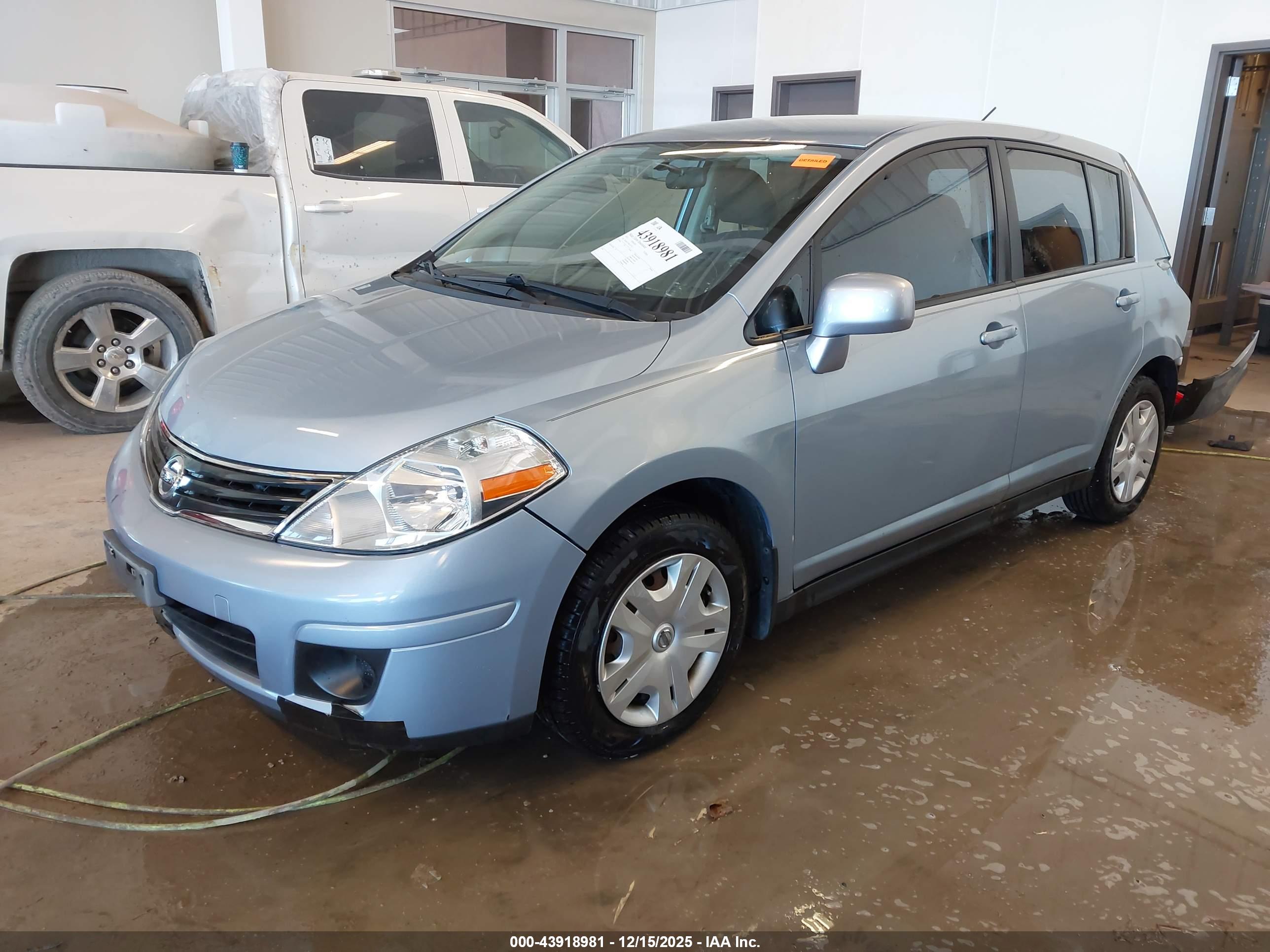 NISSAN VERSA image 2