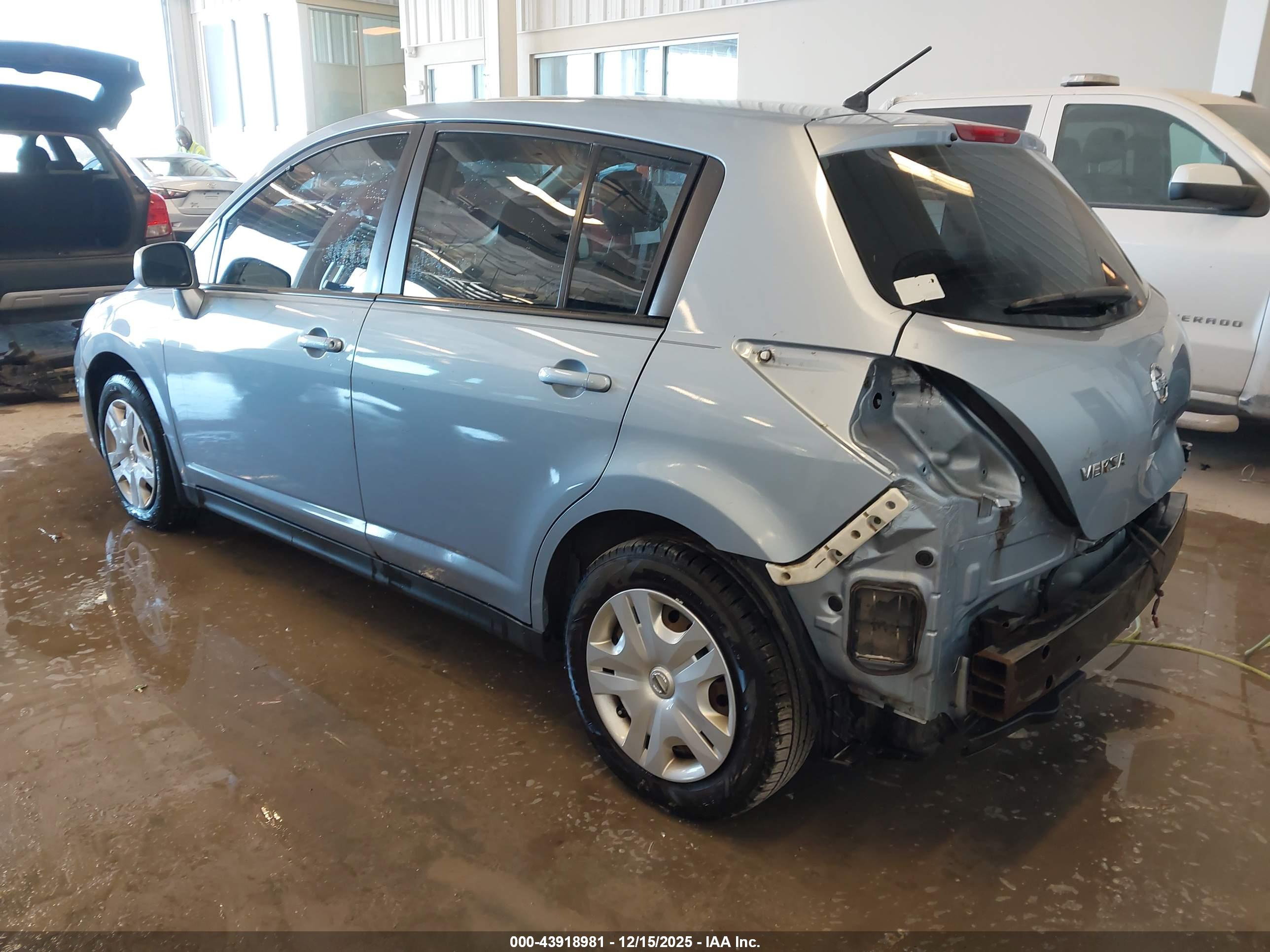 NISSAN VERSA image 3