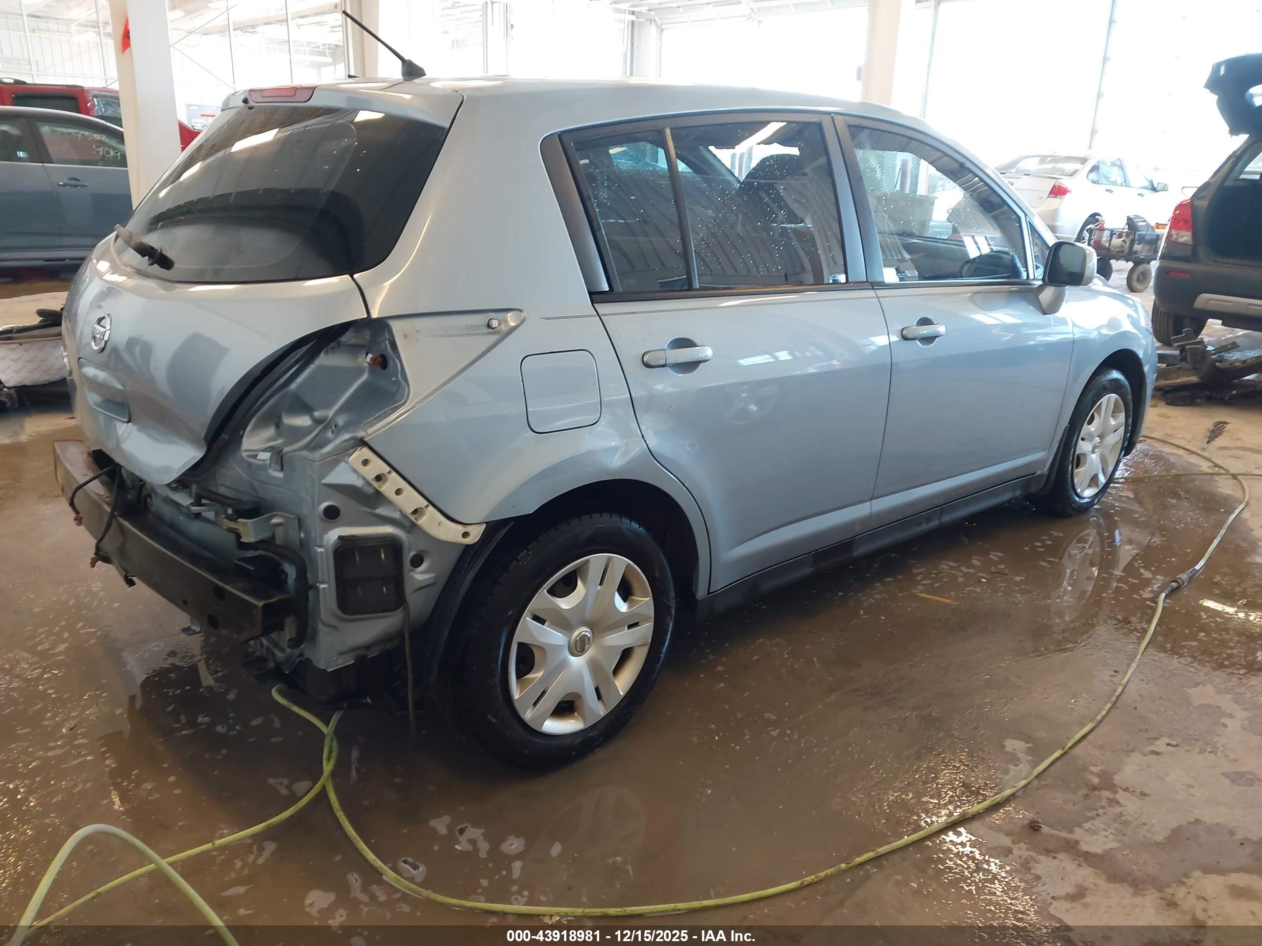 NISSAN VERSA image 4
