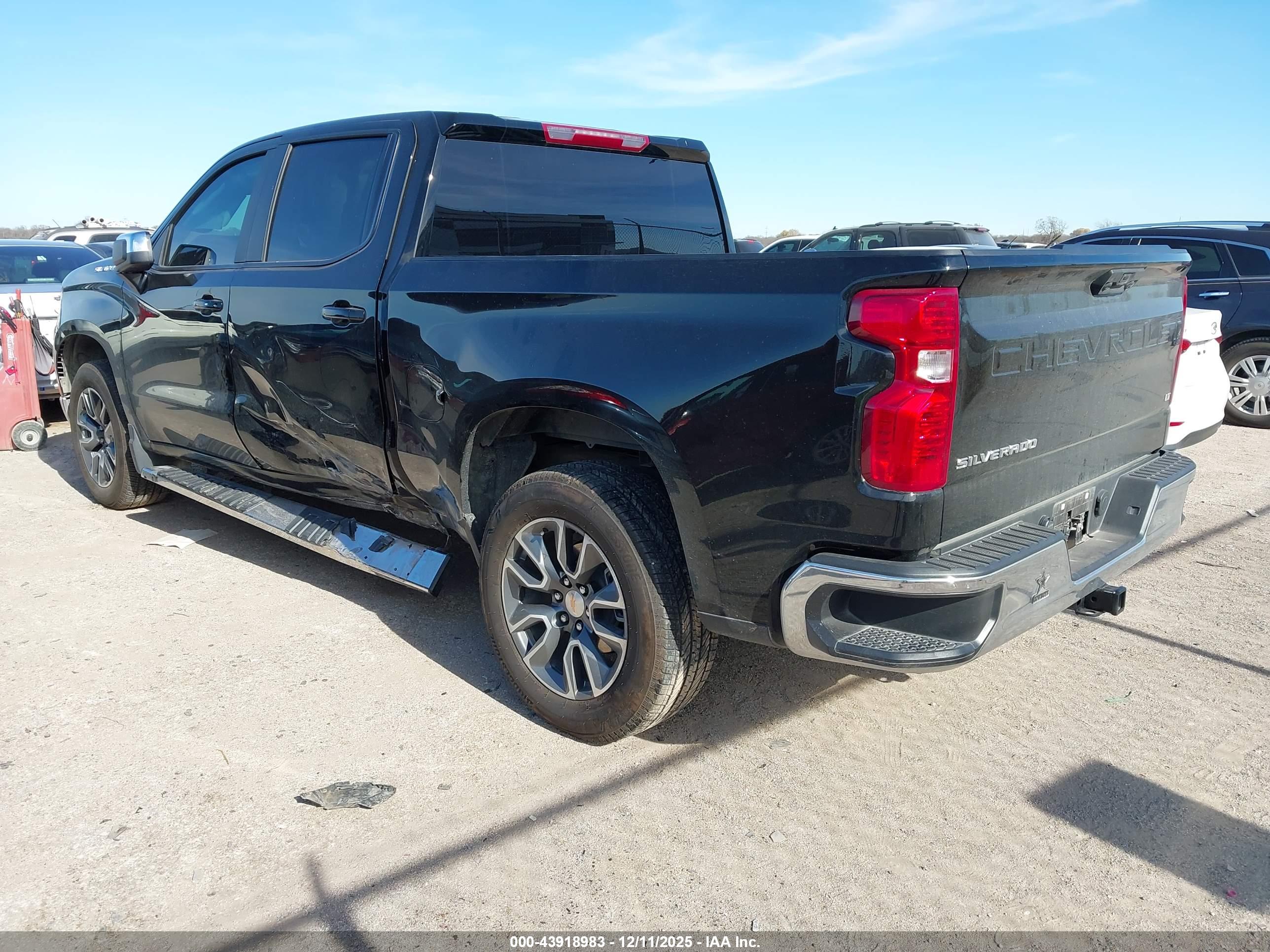 CHEVROLET SILVERADO image 3