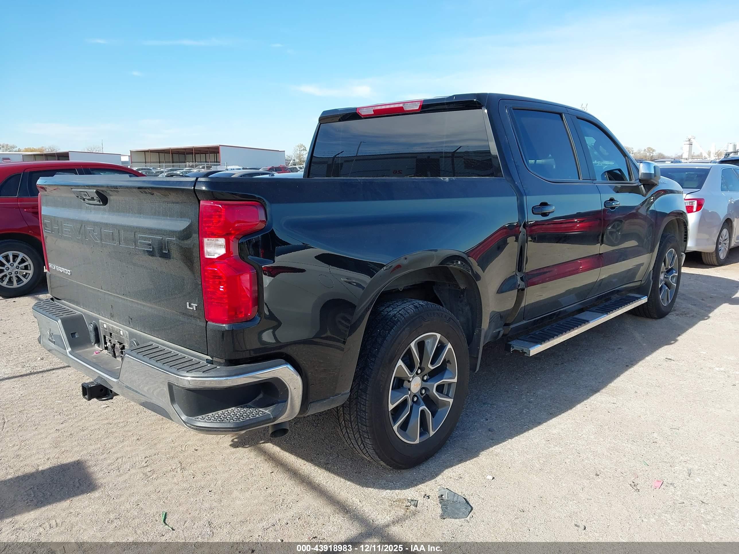 CHEVROLET SILVERADO image 4