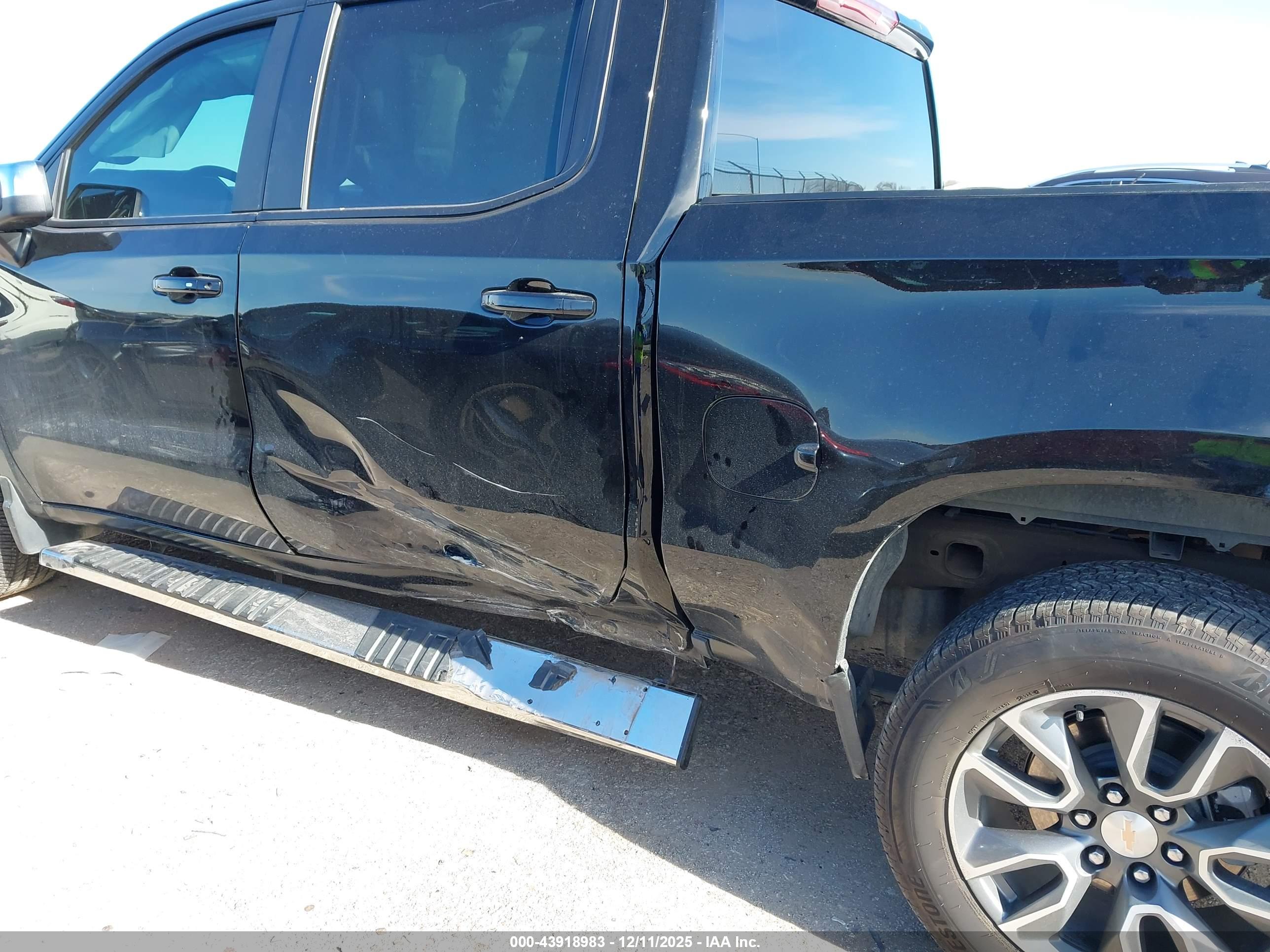 CHEVROLET SILVERADO image 6