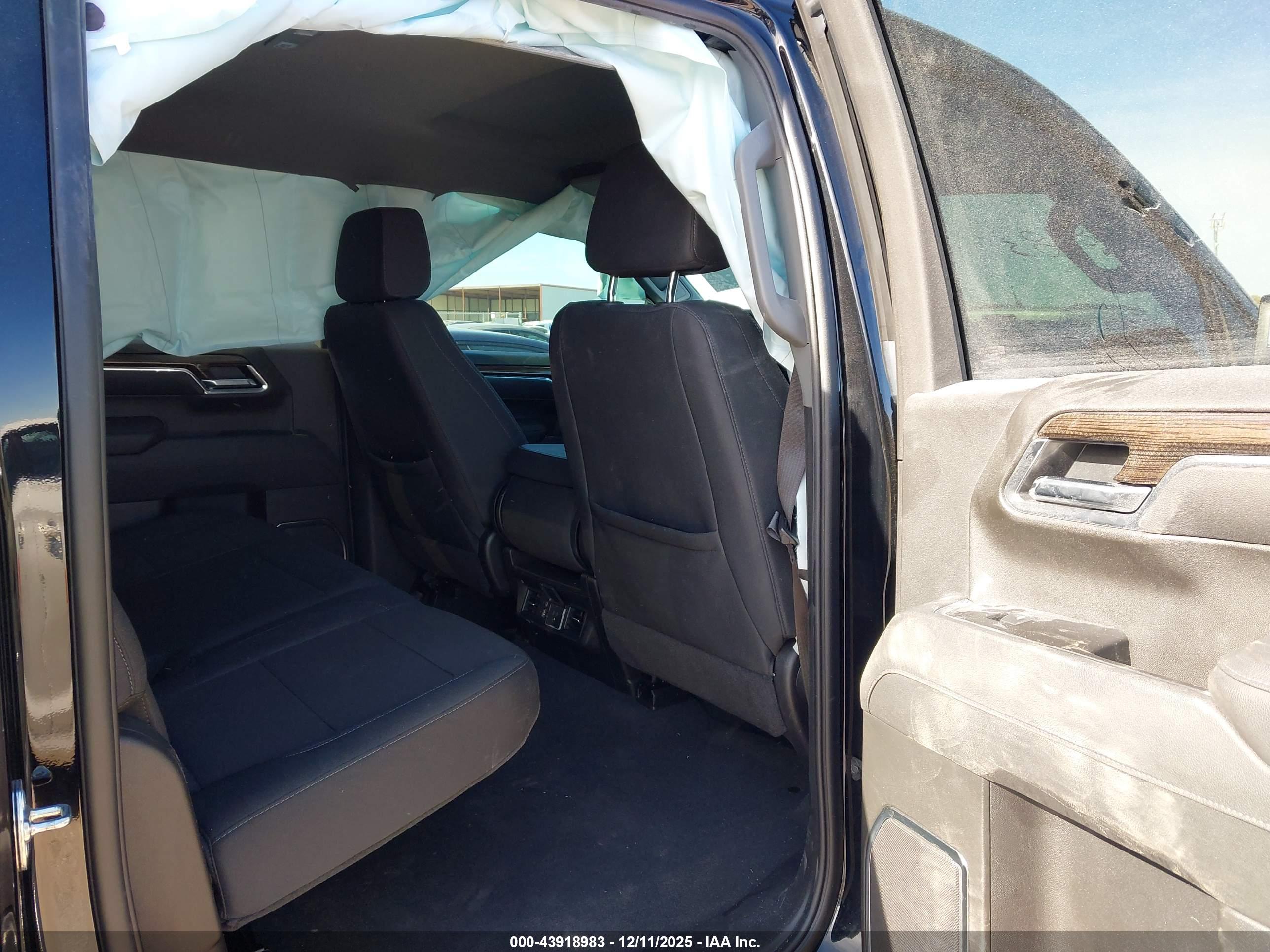 CHEVROLET SILVERADO image 8