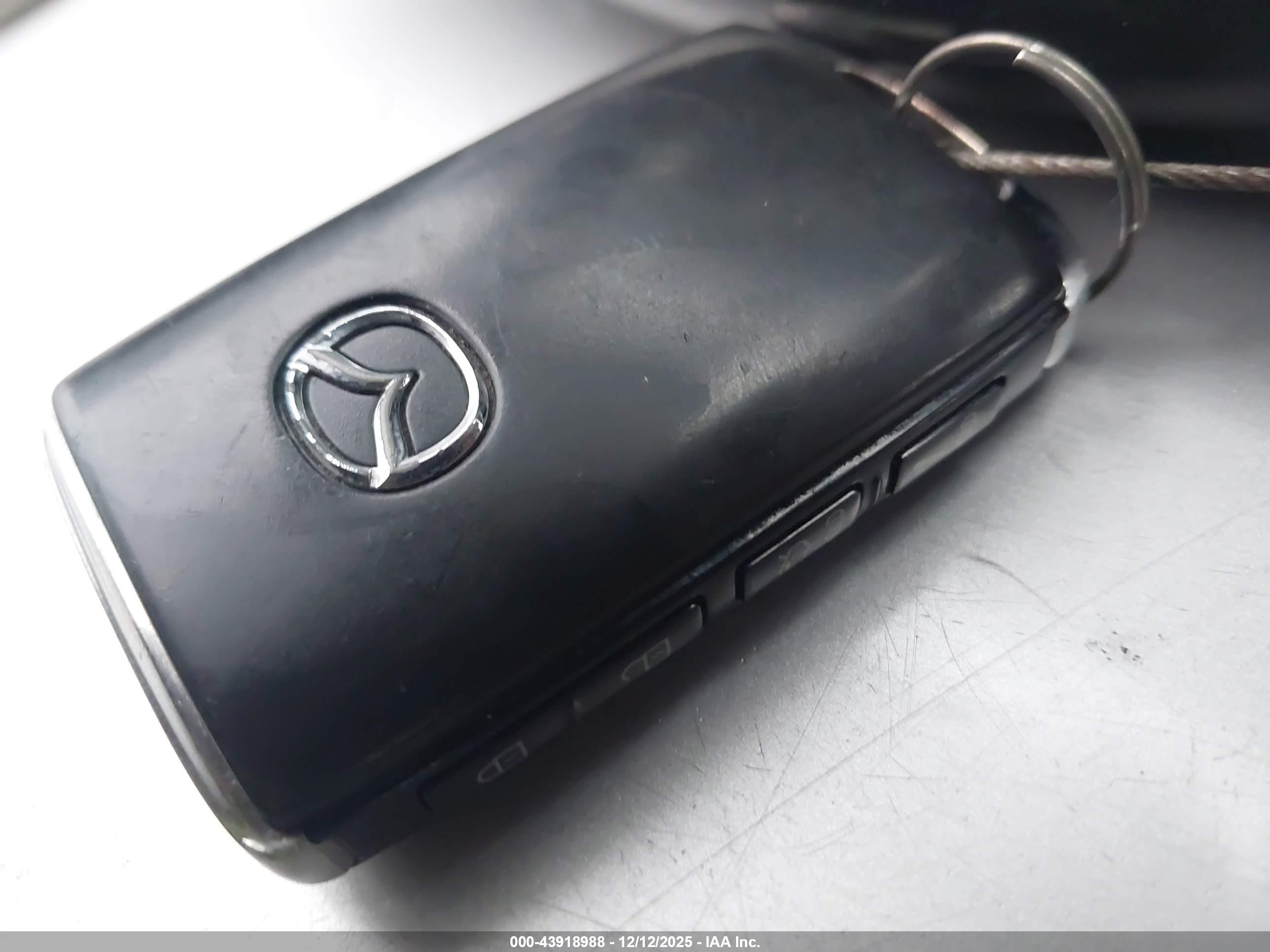 MAZDA MAZDA3 image 11