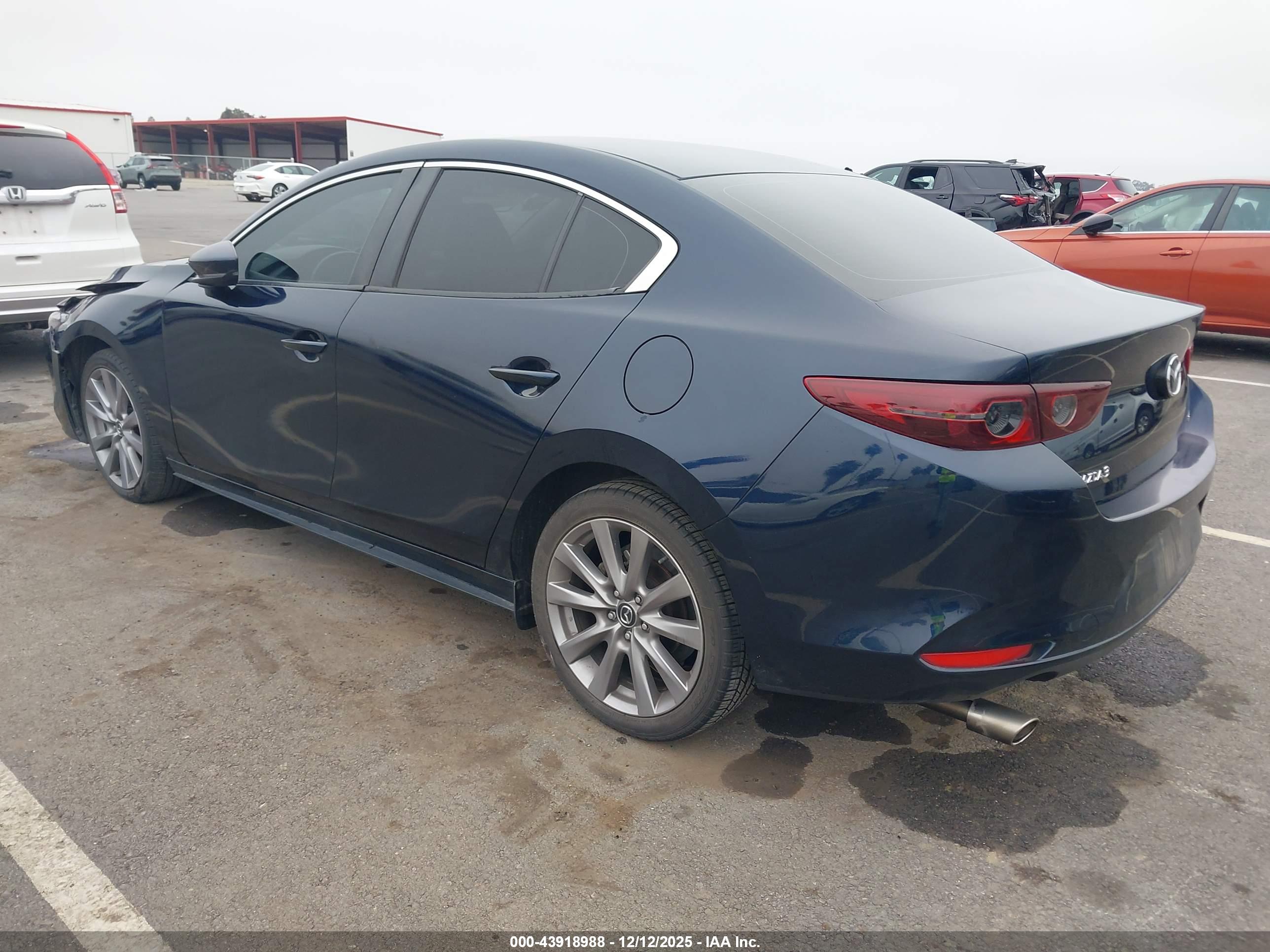 MAZDA MAZDA3 image 3