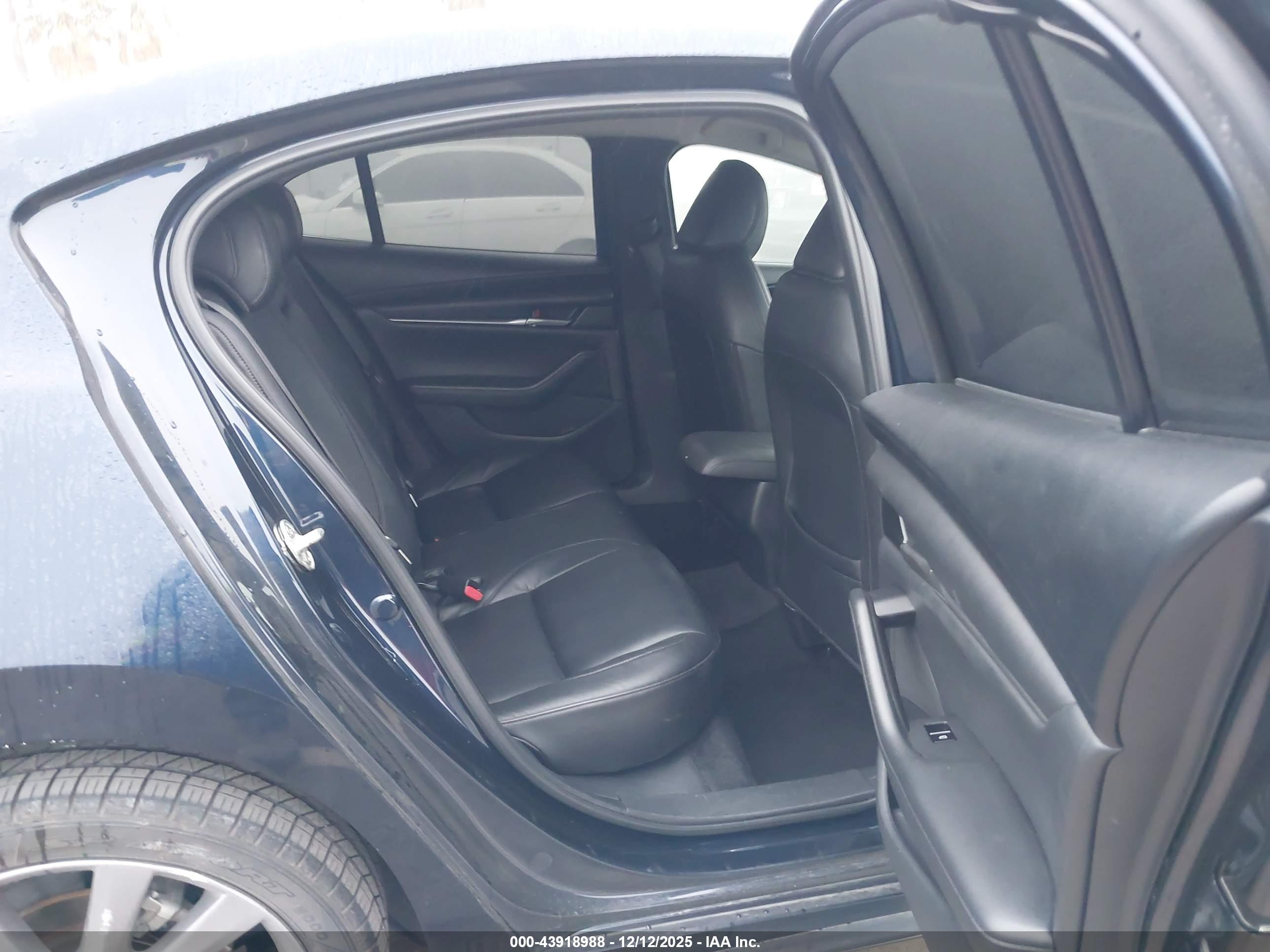 MAZDA MAZDA3 image 8