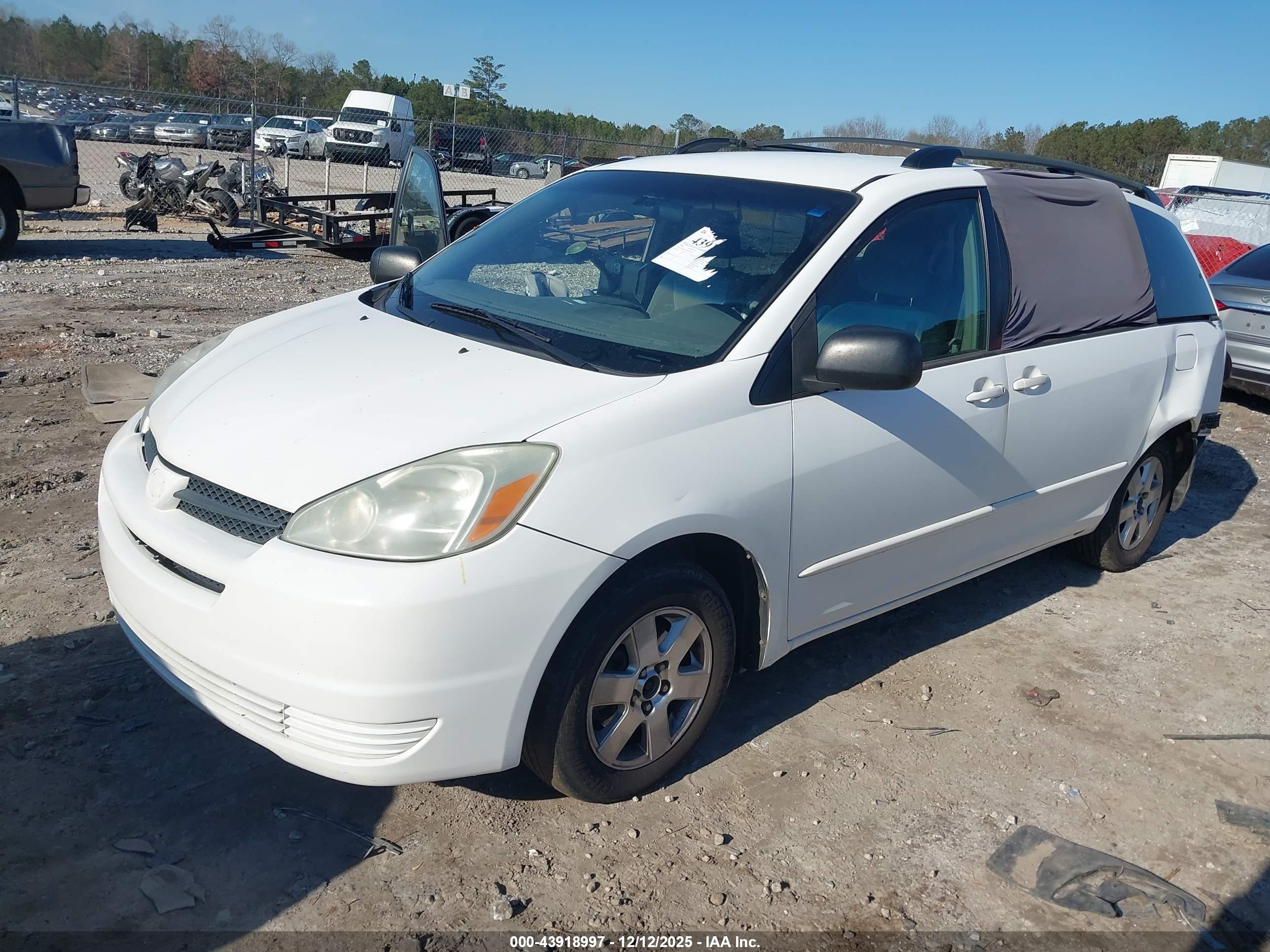 TOYOTA SIENNA image 2