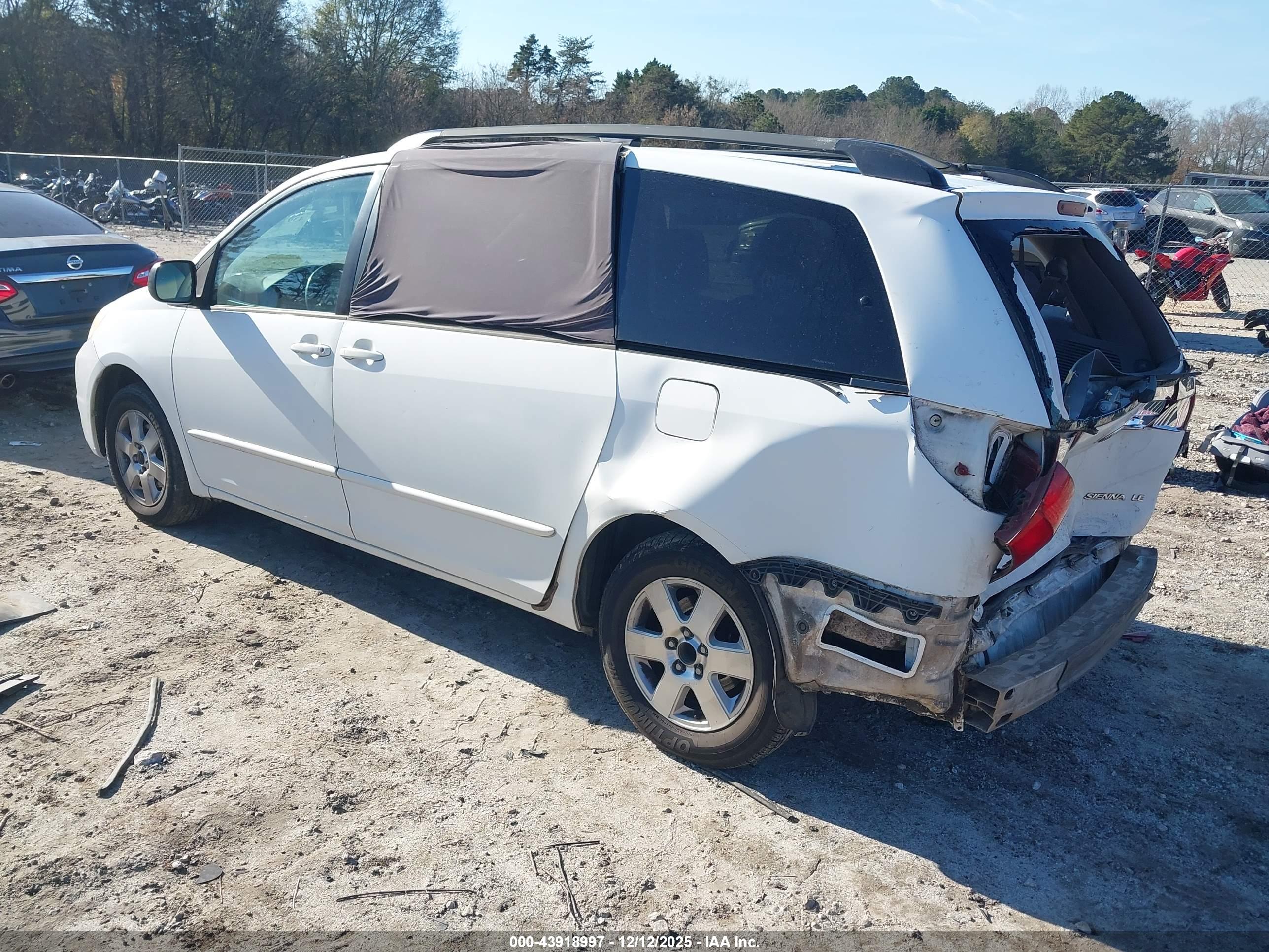 TOYOTA SIENNA image 3