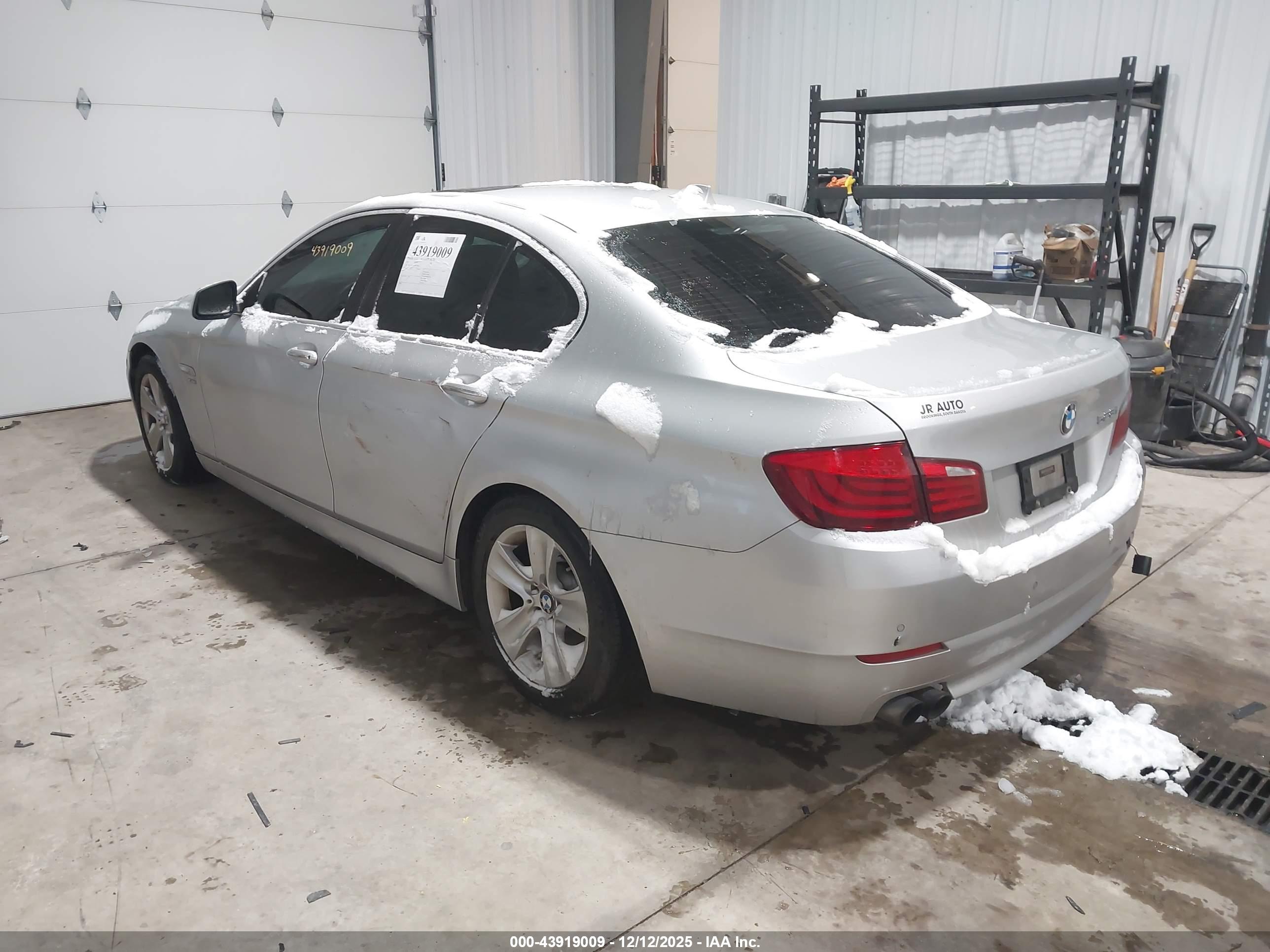 BMW 528I image 3