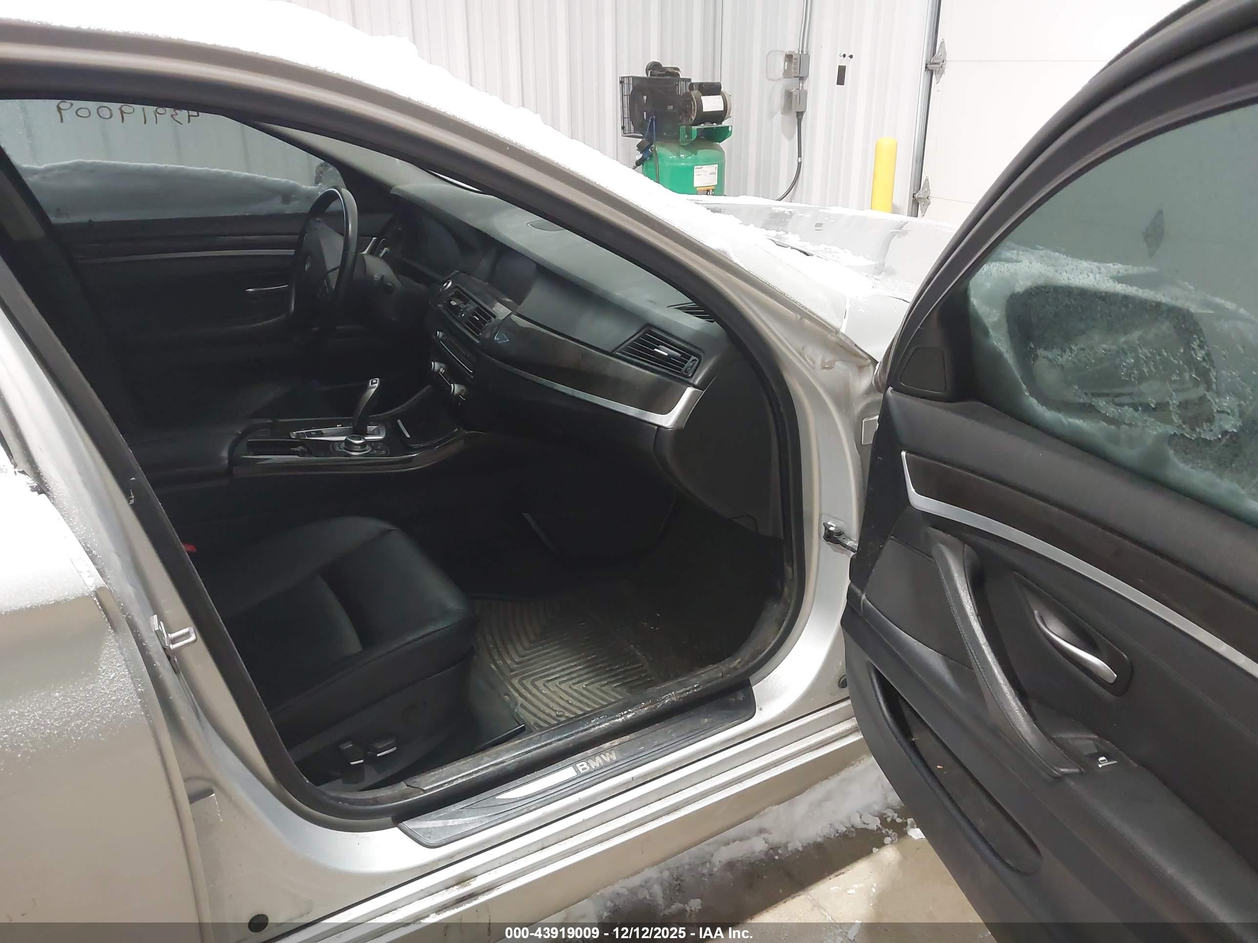 BMW 528I image 5