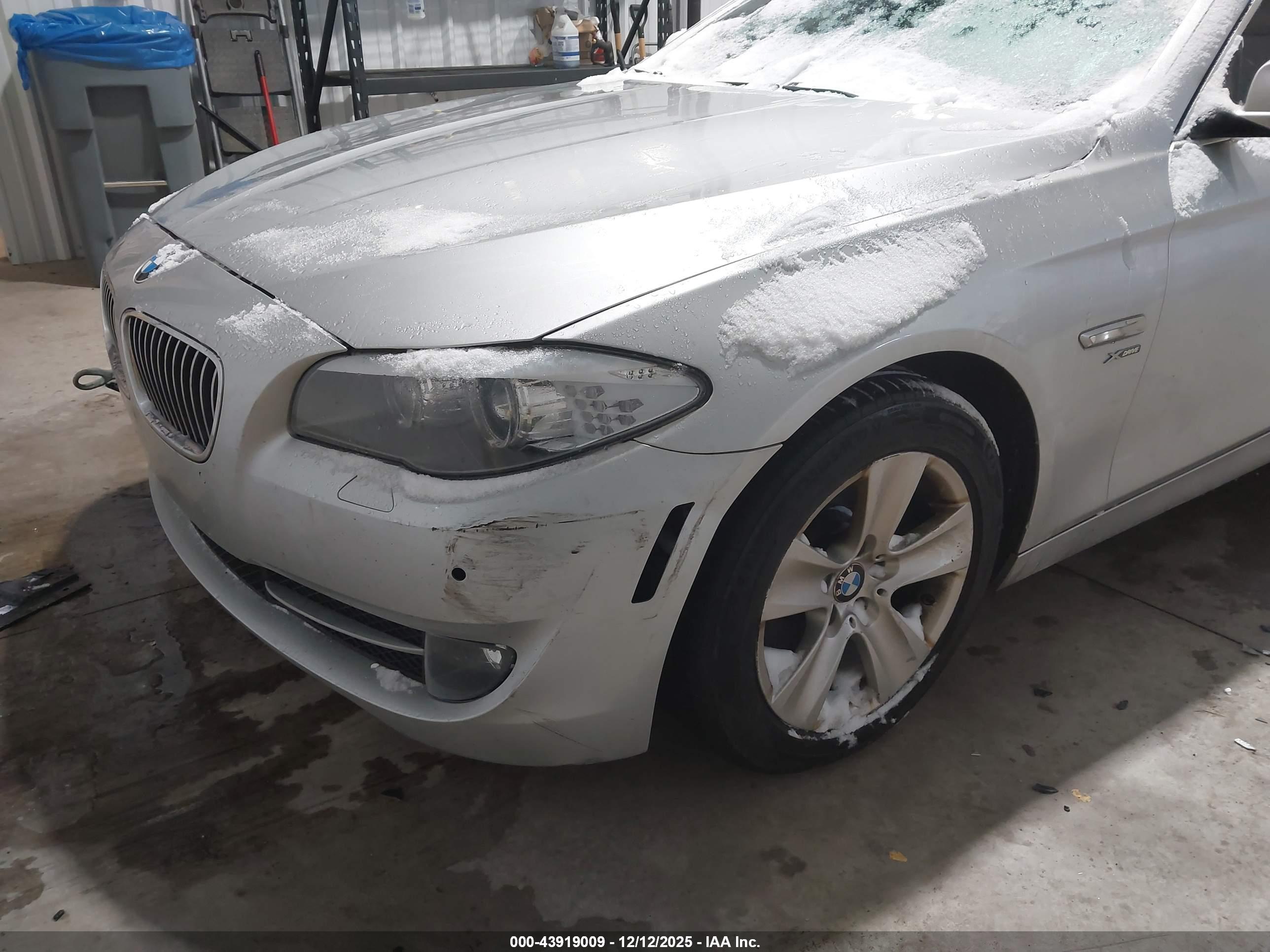 BMW 528I image 6